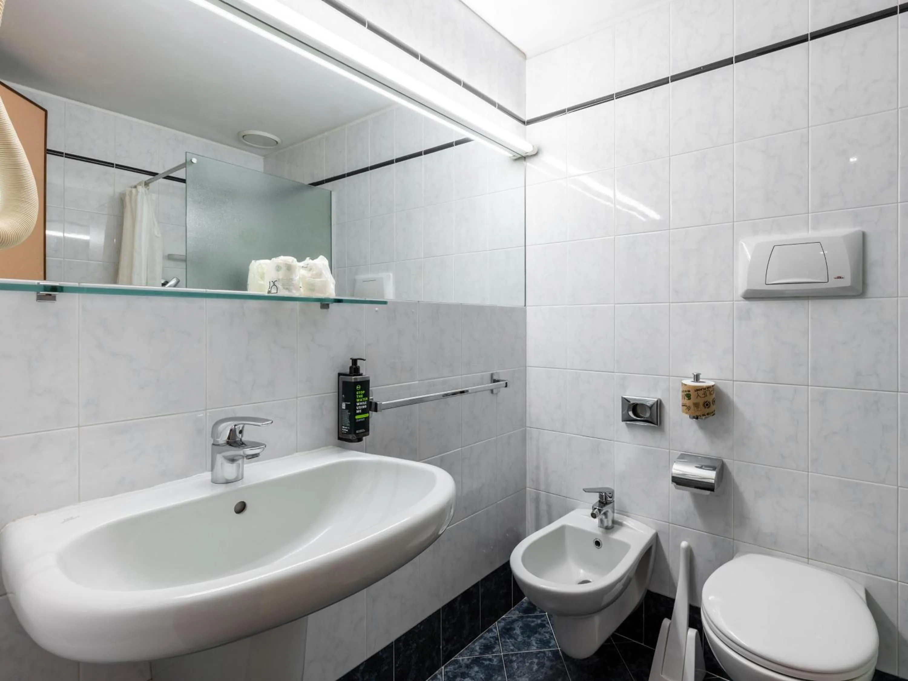 Bathroom in B&B Hotel Borgaro Torinese