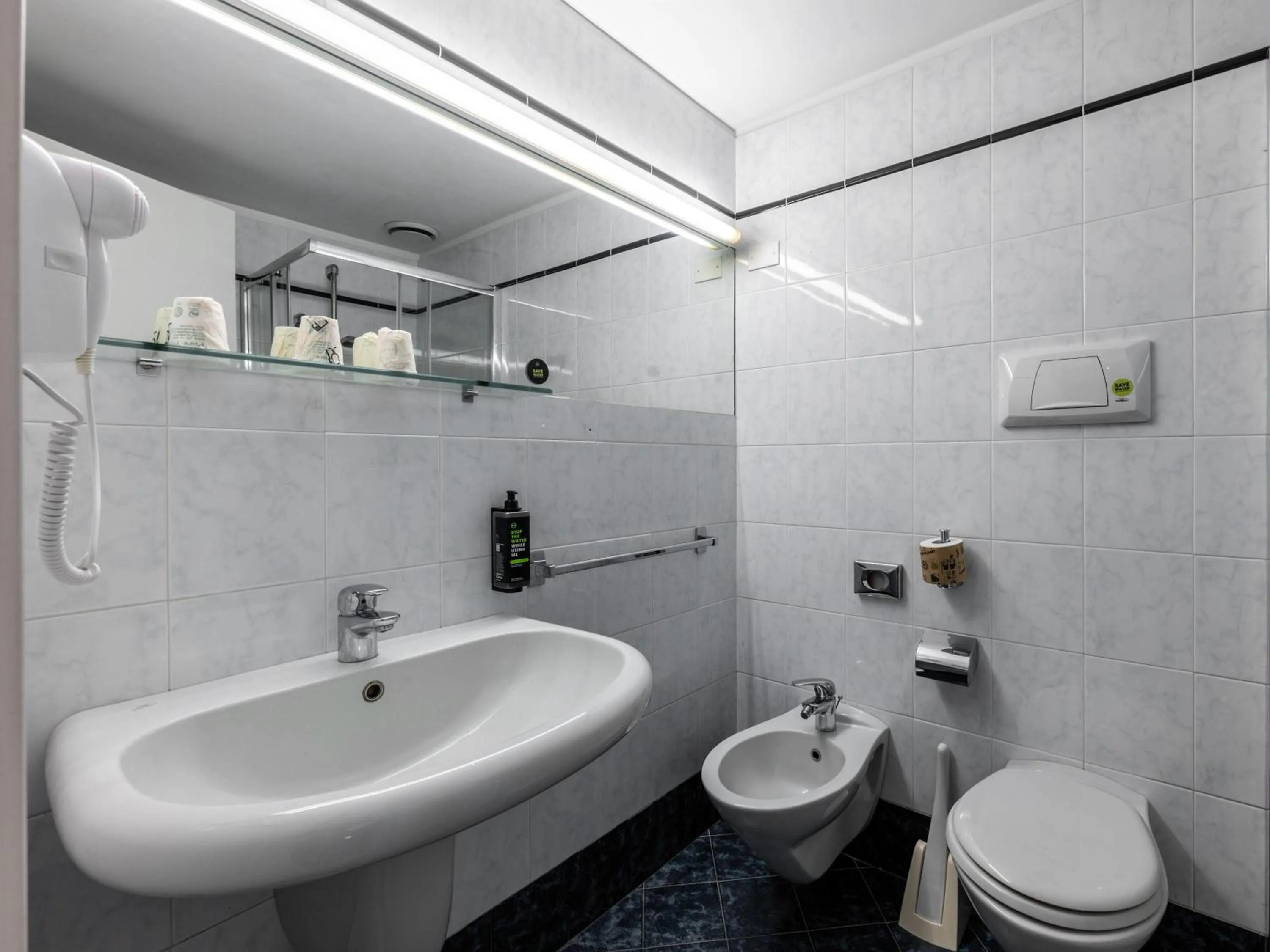 Bathroom in B&B Hotel Borgaro Torinese