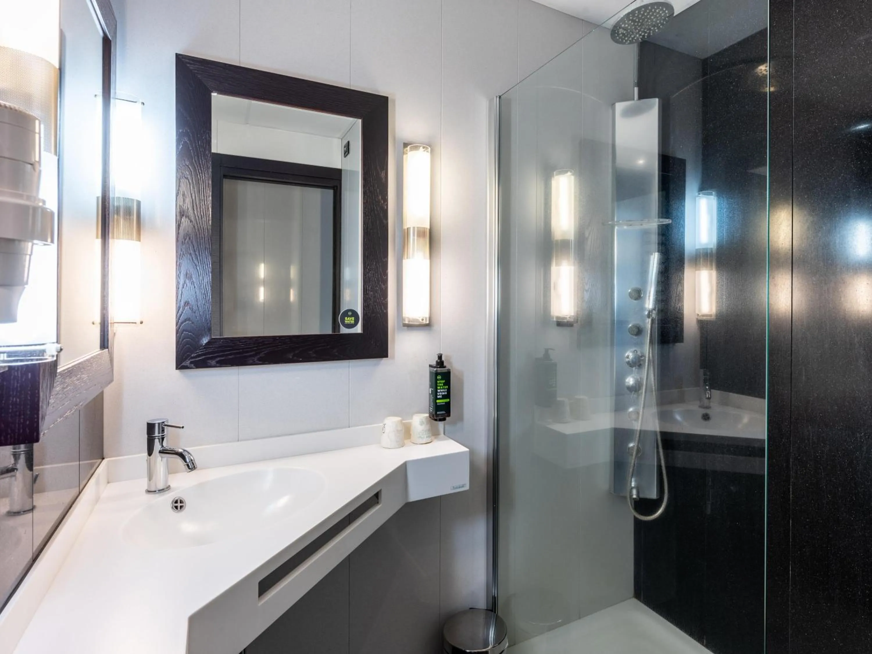 Bathroom in B&B Hotel Borgaro Torinese