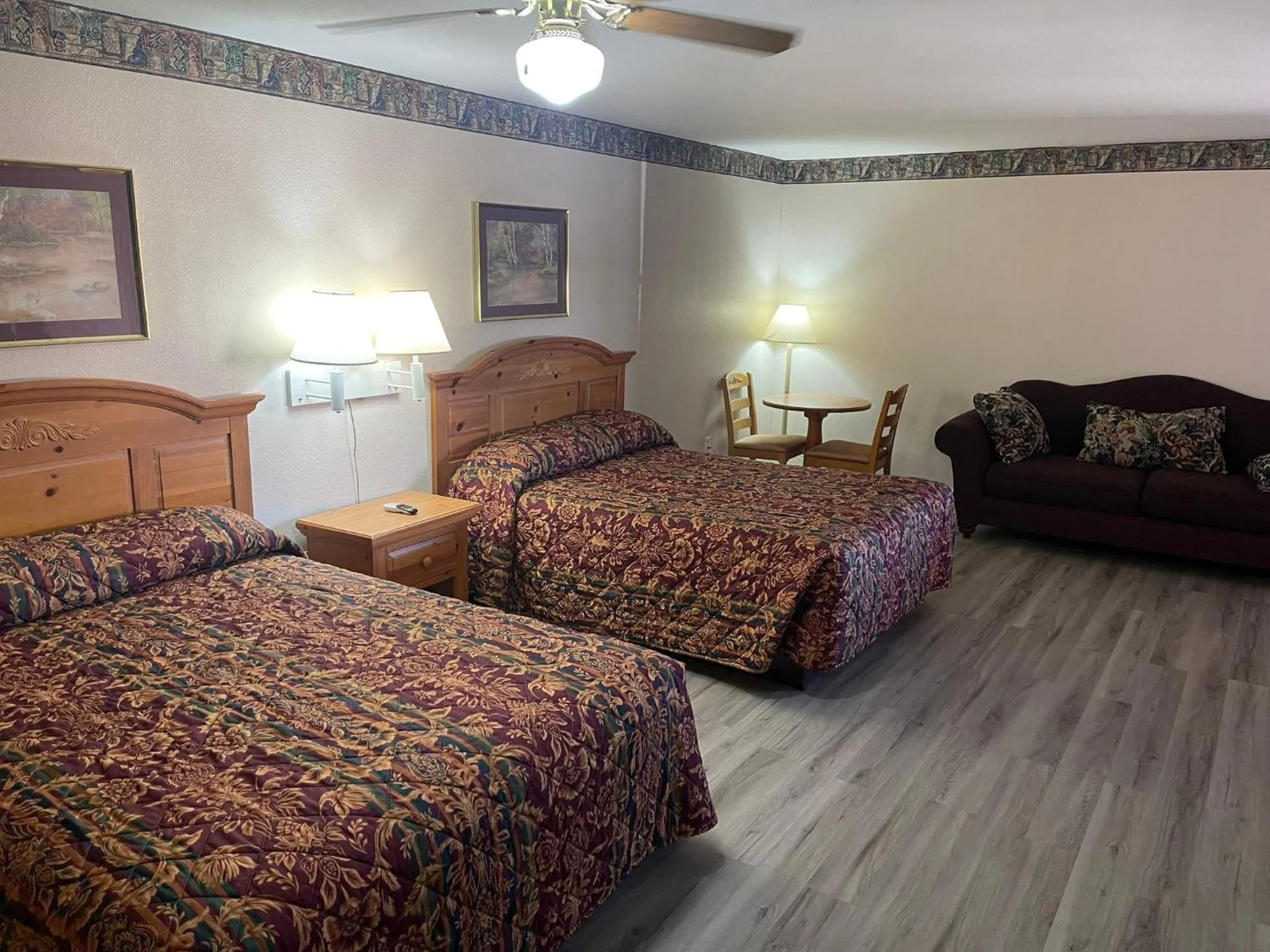 Bedroom, Bed in Lakeside inn & suites by OYO Mathis I 37