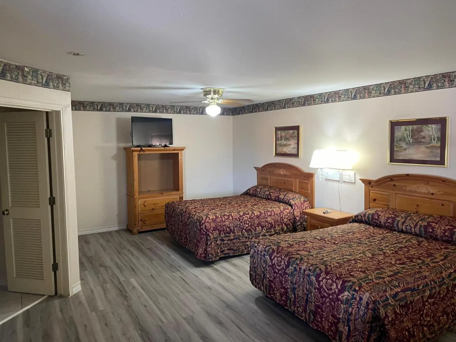 Bedroom, Bed in Lakeside inn & suites by OYO Mathis I 37
