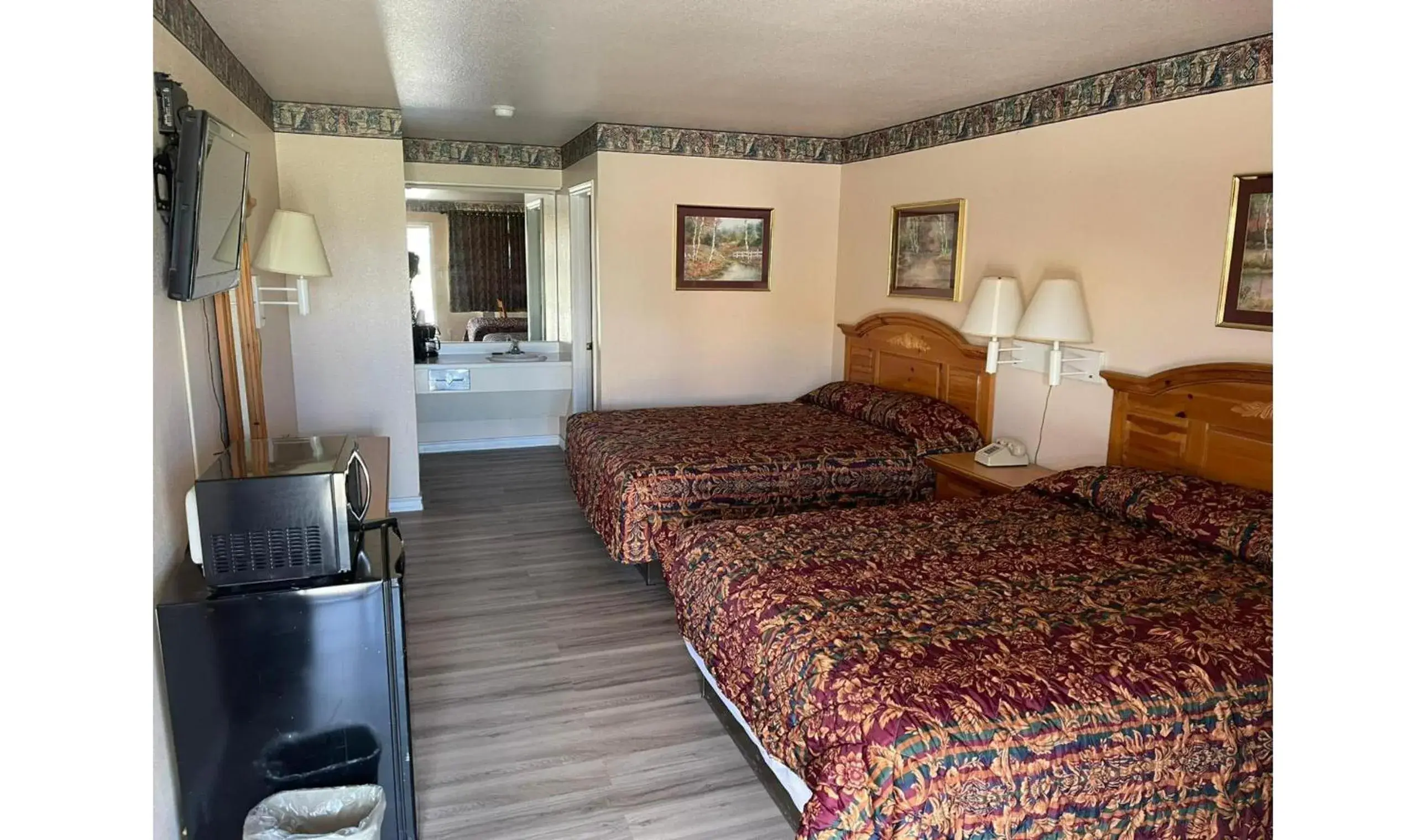Bedroom, Bed in Lakeside inn & suites by OYO Mathis I 37 Bedroom, Bed in Lakeside inn & suites by OYO Mathis I 37