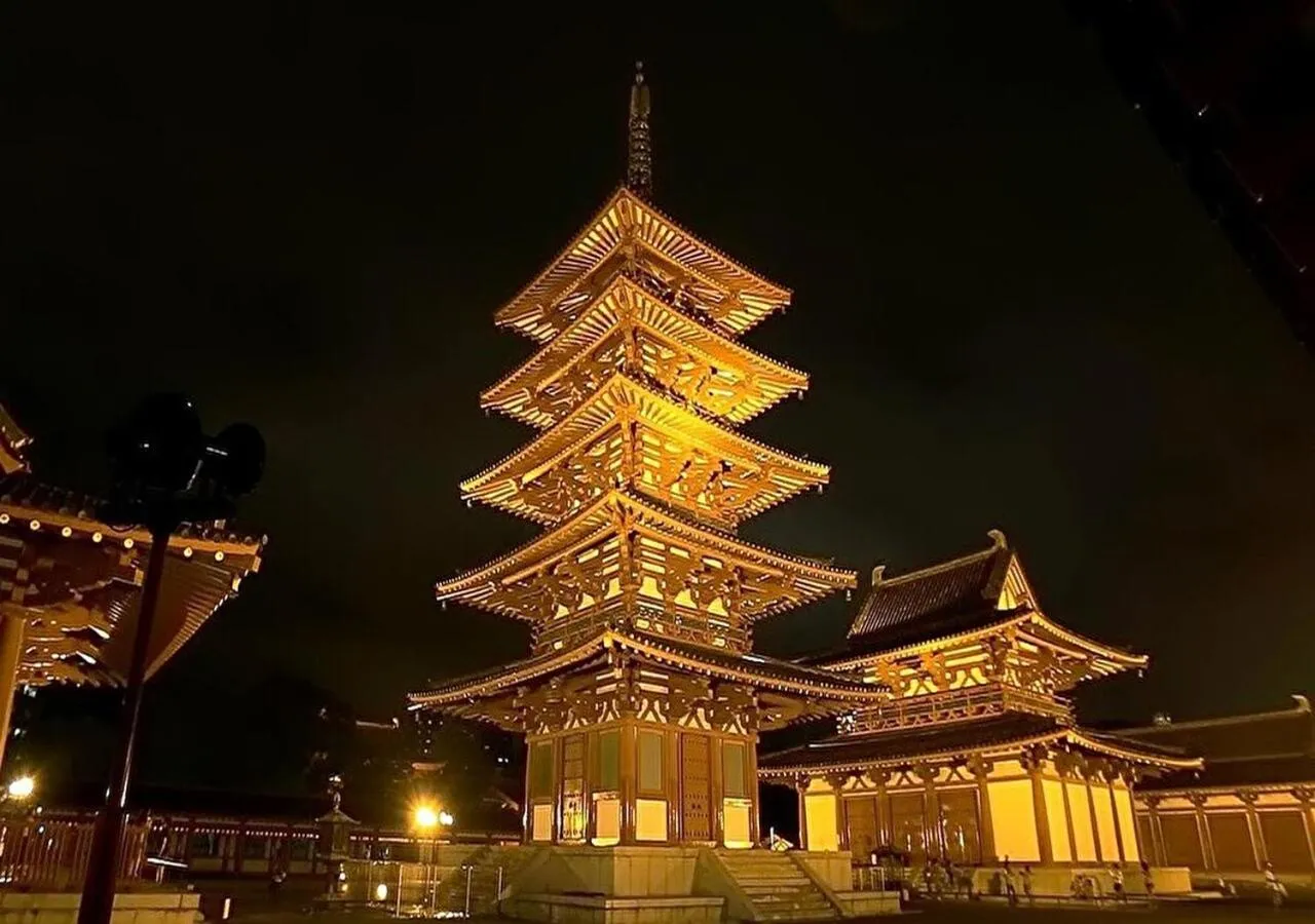 Nearby landmark in Tennouji Crystal Hotel