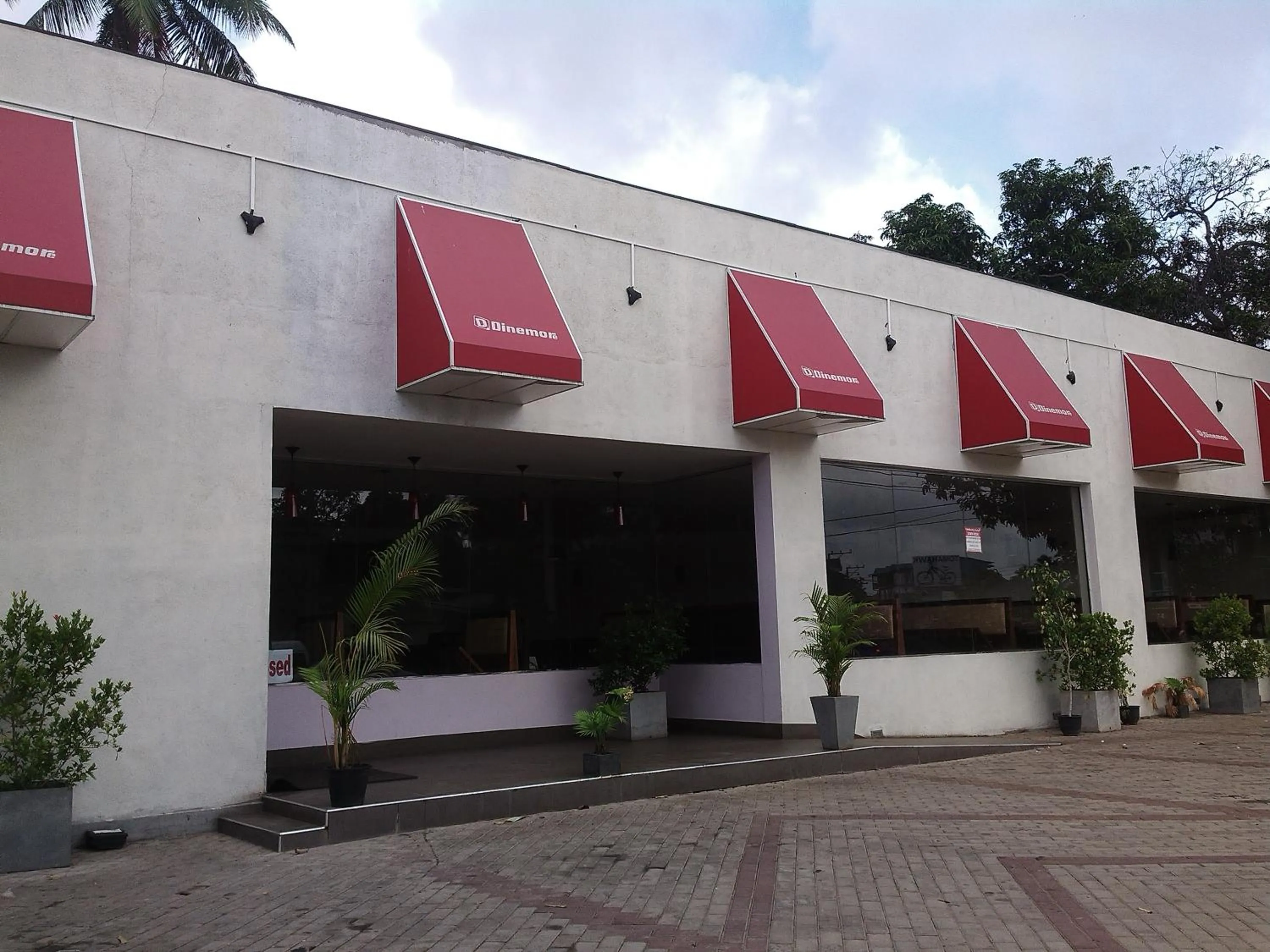 Restaurant/places to eat in Number 01 by Taprobane