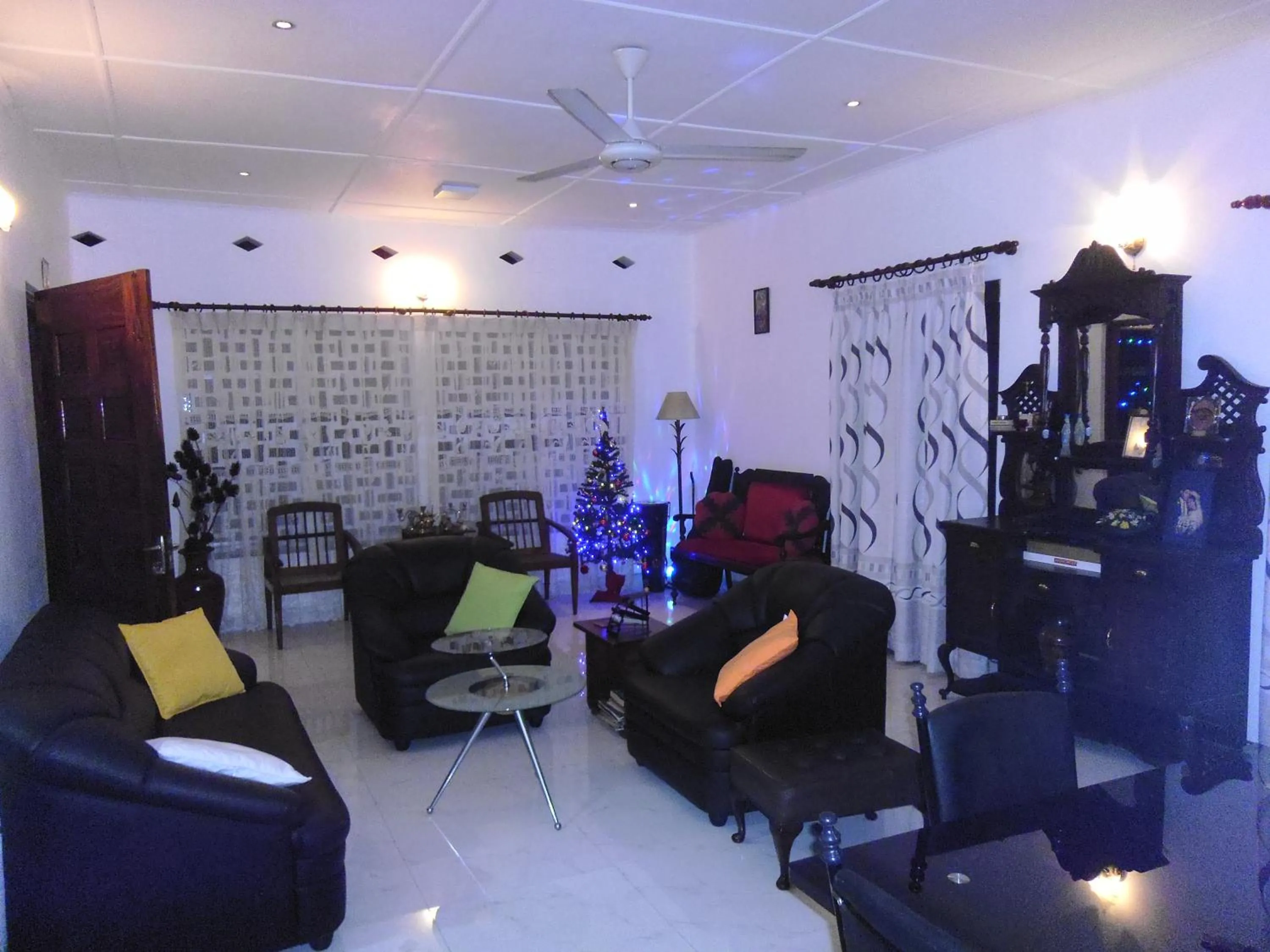 Communal lounge/ TV room in Number 01 by Taprobane