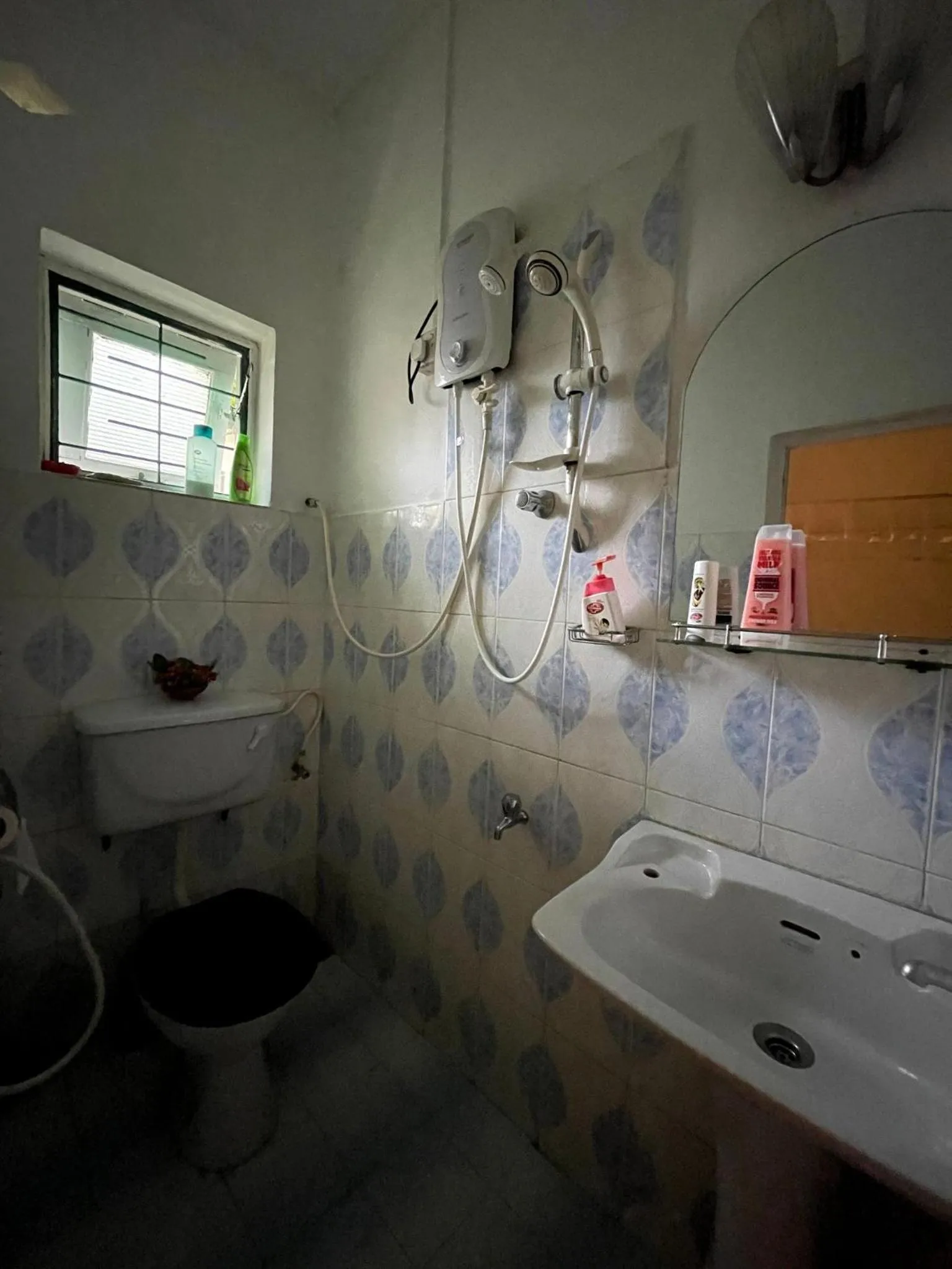 Bathroom in Number 01 by Taprobane