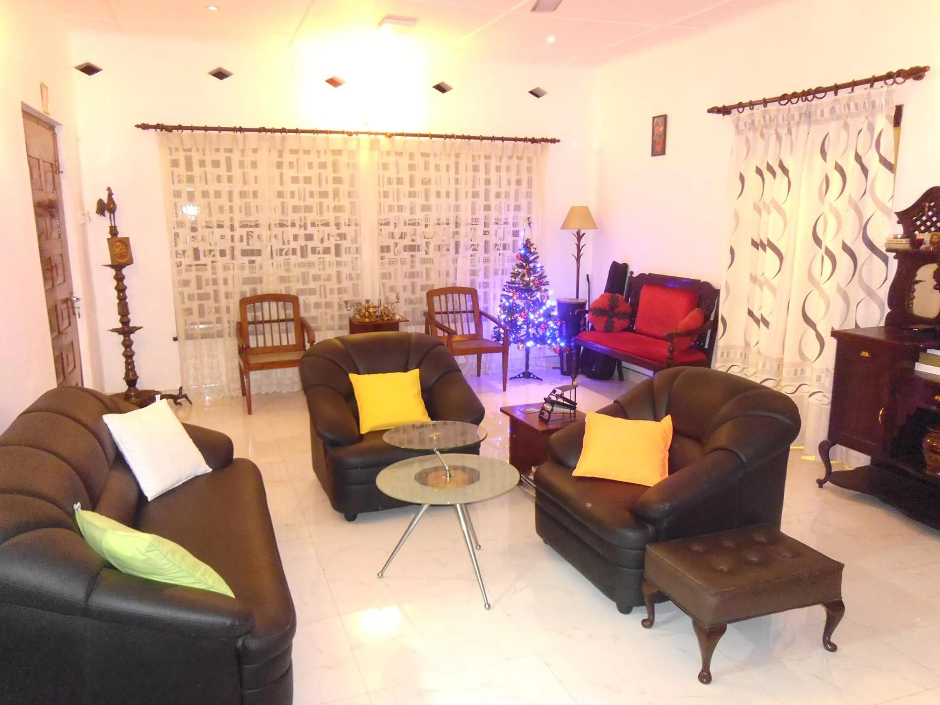 Communal lounge/ TV room in Number 01 by Taprobane