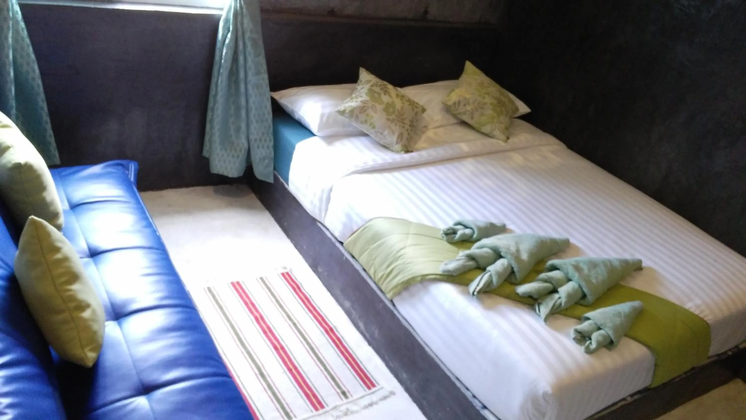 Decorative detail, Bed in La Chambre Boutique @ Ko Lanta