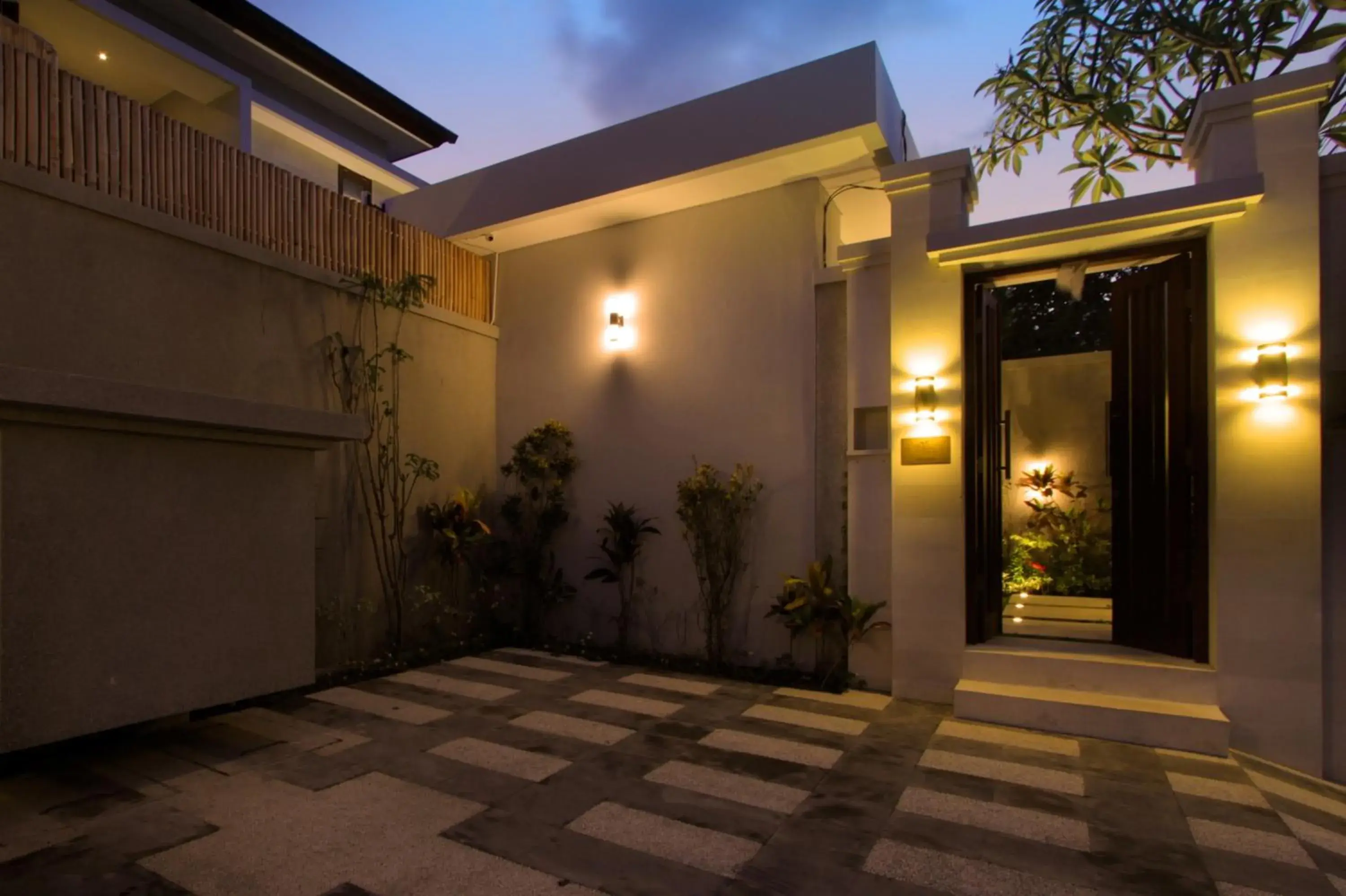 Facade/entrance in The Murdha Villa Facade/entrance in The Murdha Villa