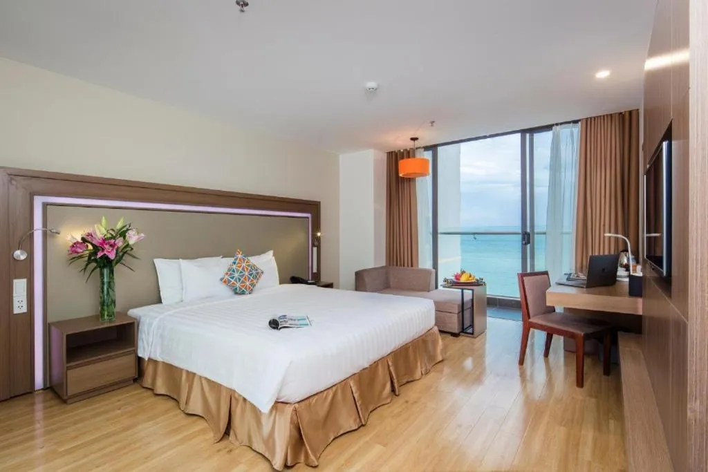 Sea view, Bed in King Town Grand Hotel & Wedding Center