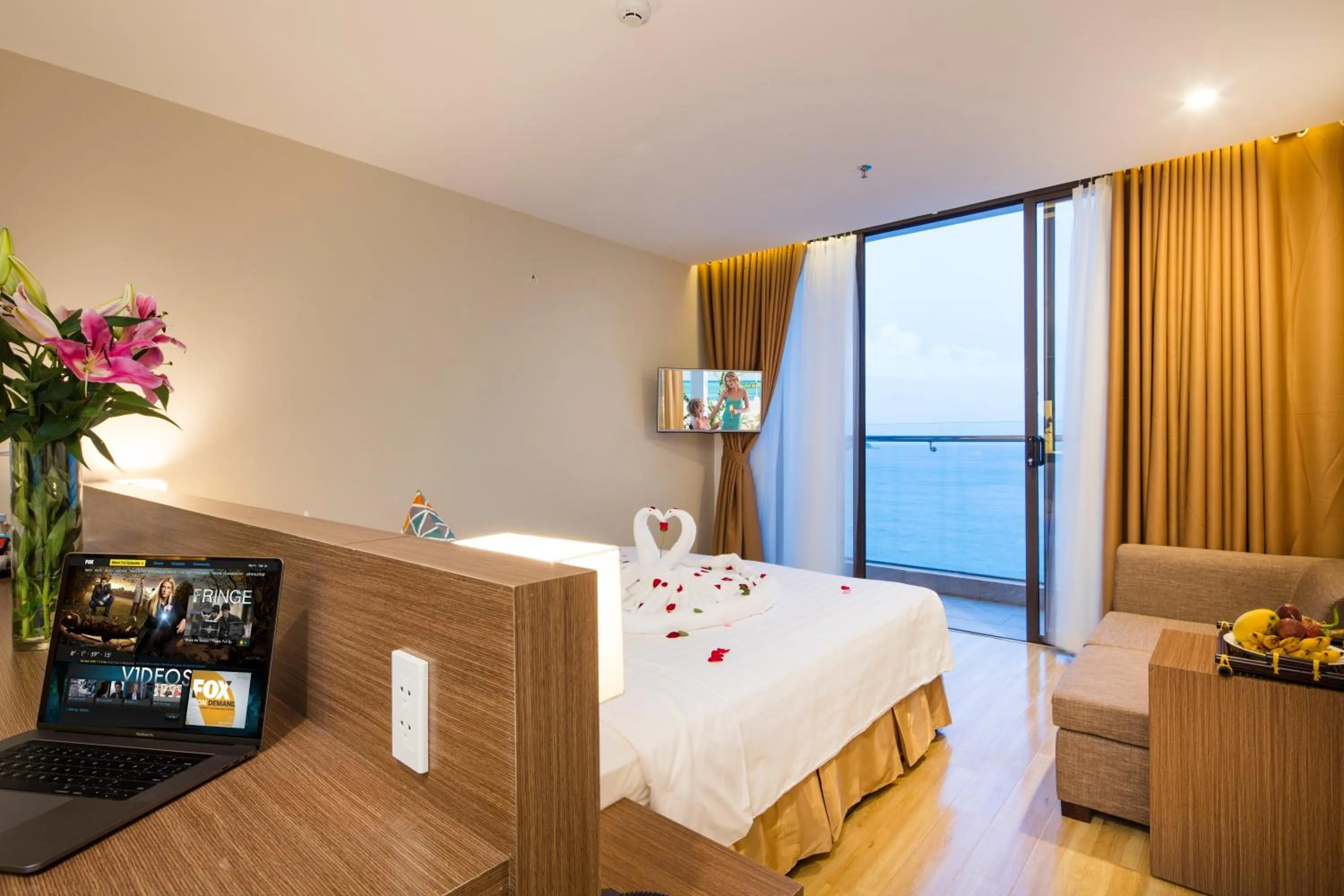 Sea view, Bed in King Town Grand Hotel & Wedding Center