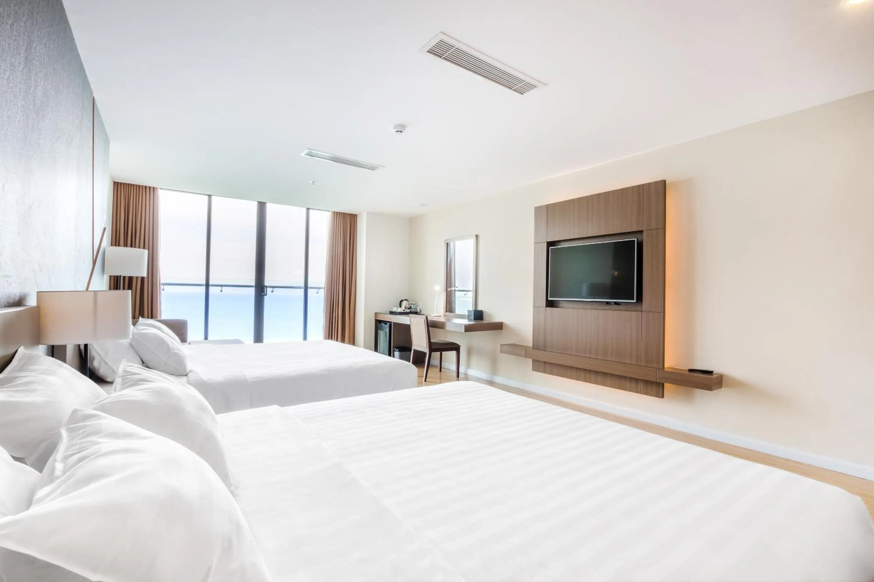 Sea view, Bed in King Town Grand Hotel & Wedding Center
