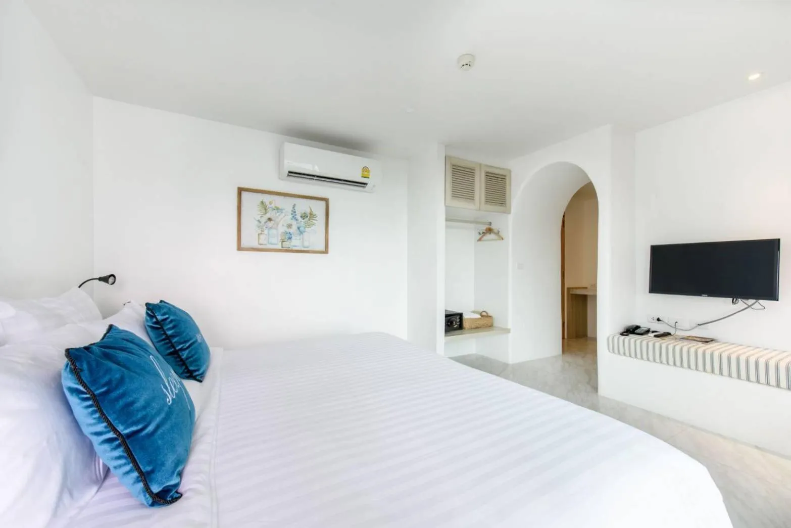 Photo of the whole room, Bed in Costa Village Bangsaray