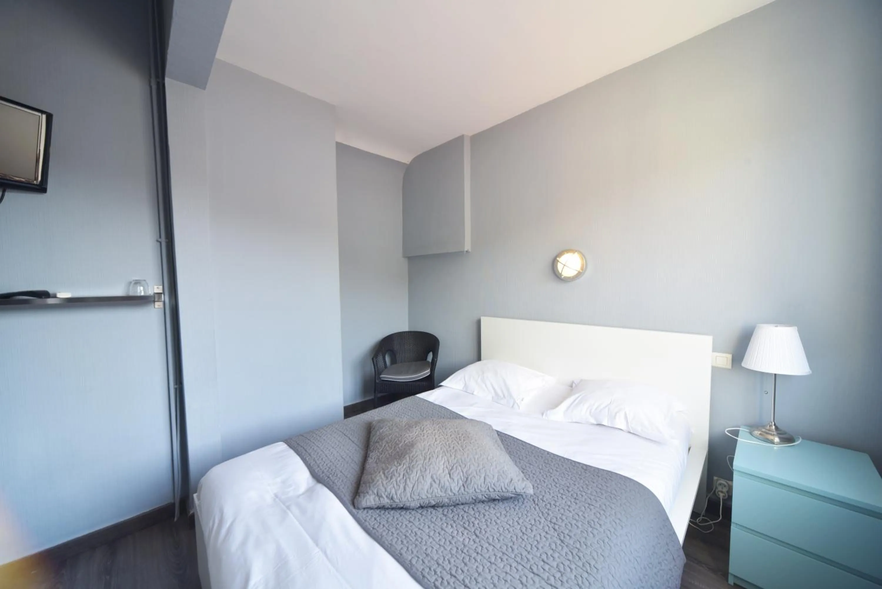 Bed in Cafe de Paris