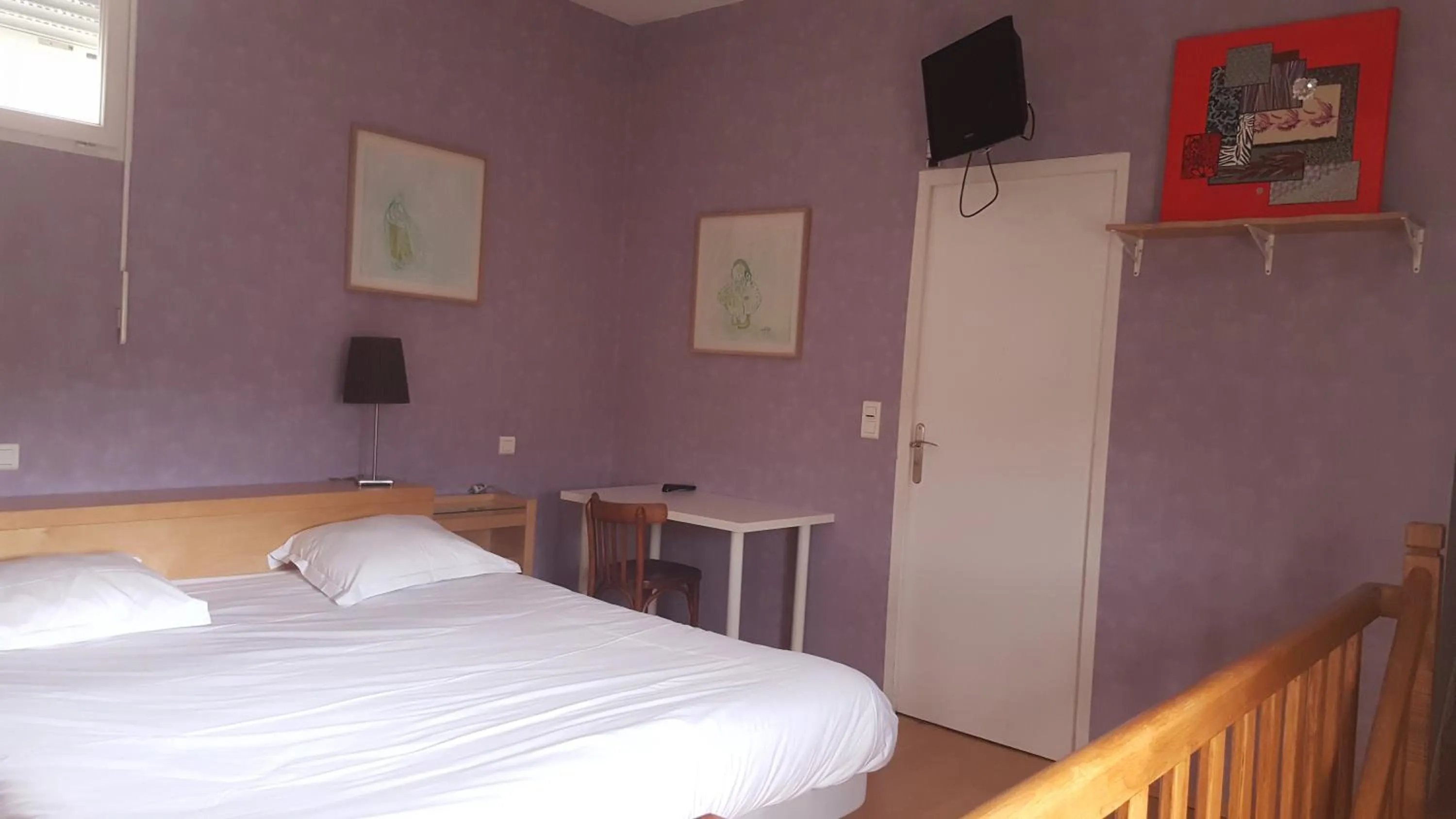 Bed in Cafe de Paris