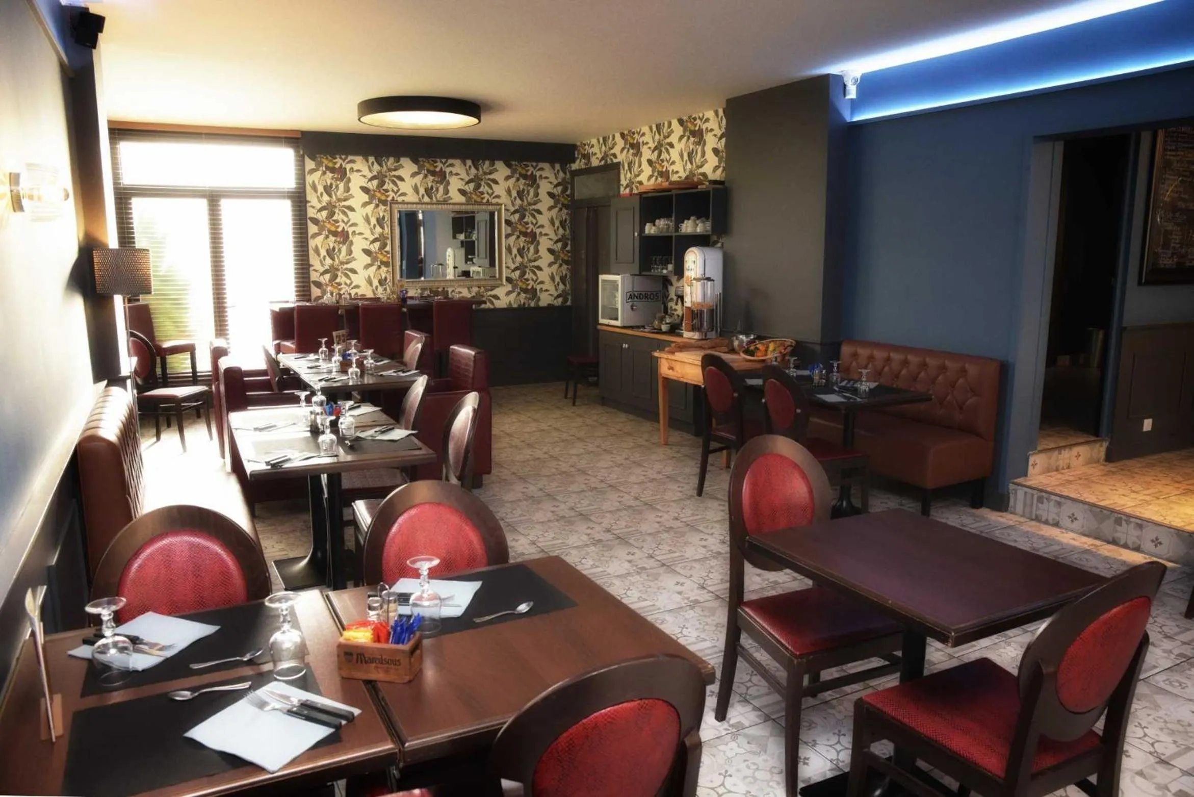 Breakfast in Cafe de Paris