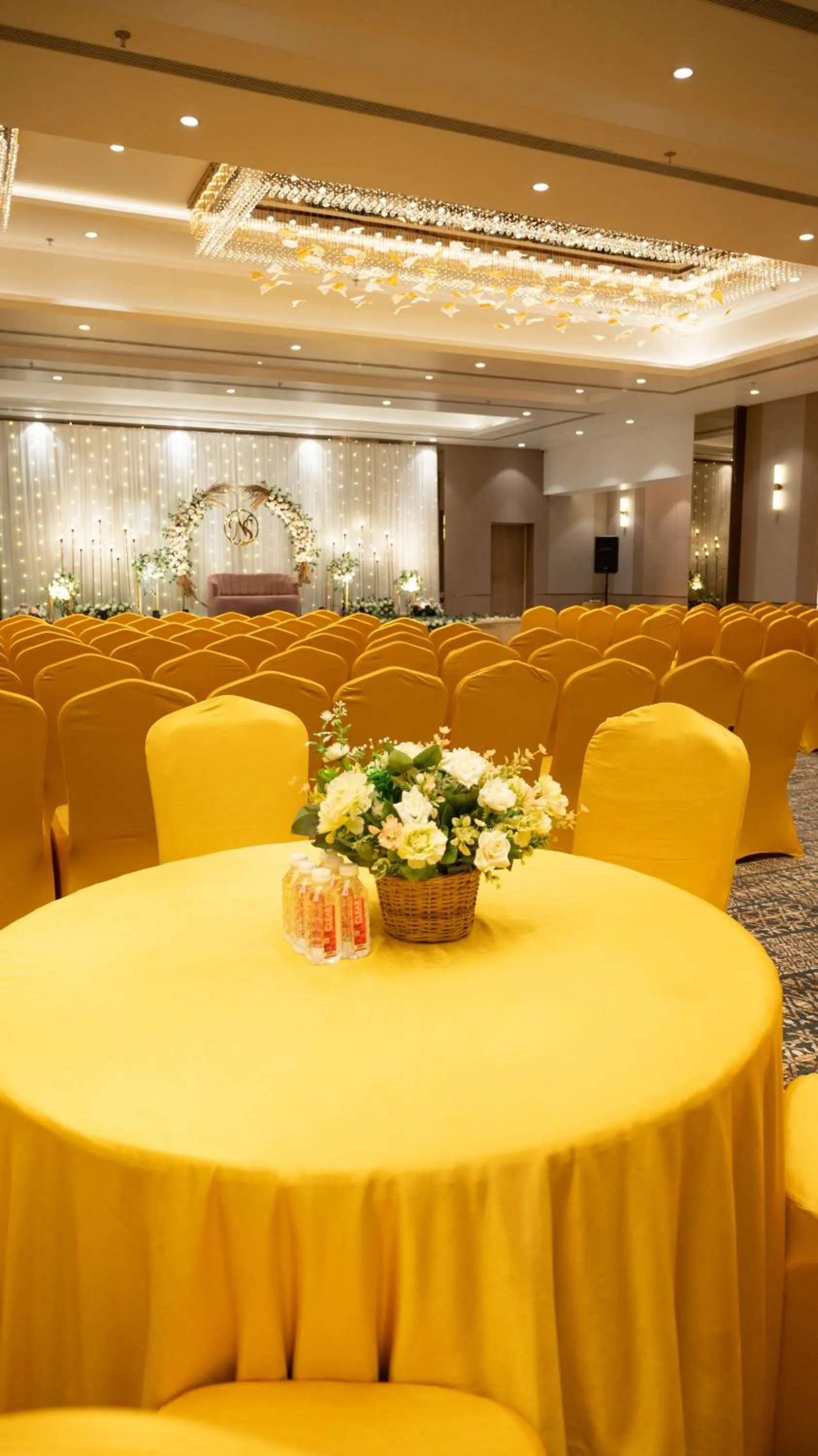 Banquet/Function facilities in Hotel Dwarkamai, A Pure Vegetarian Hotel