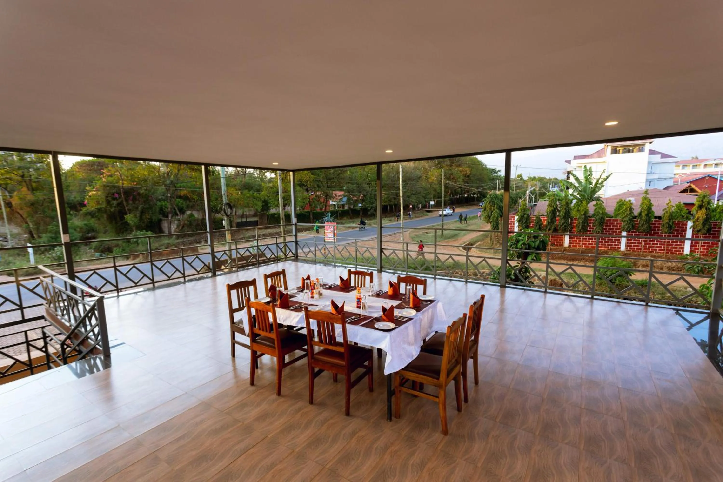 Restaurant/places to eat in Keys Hotel