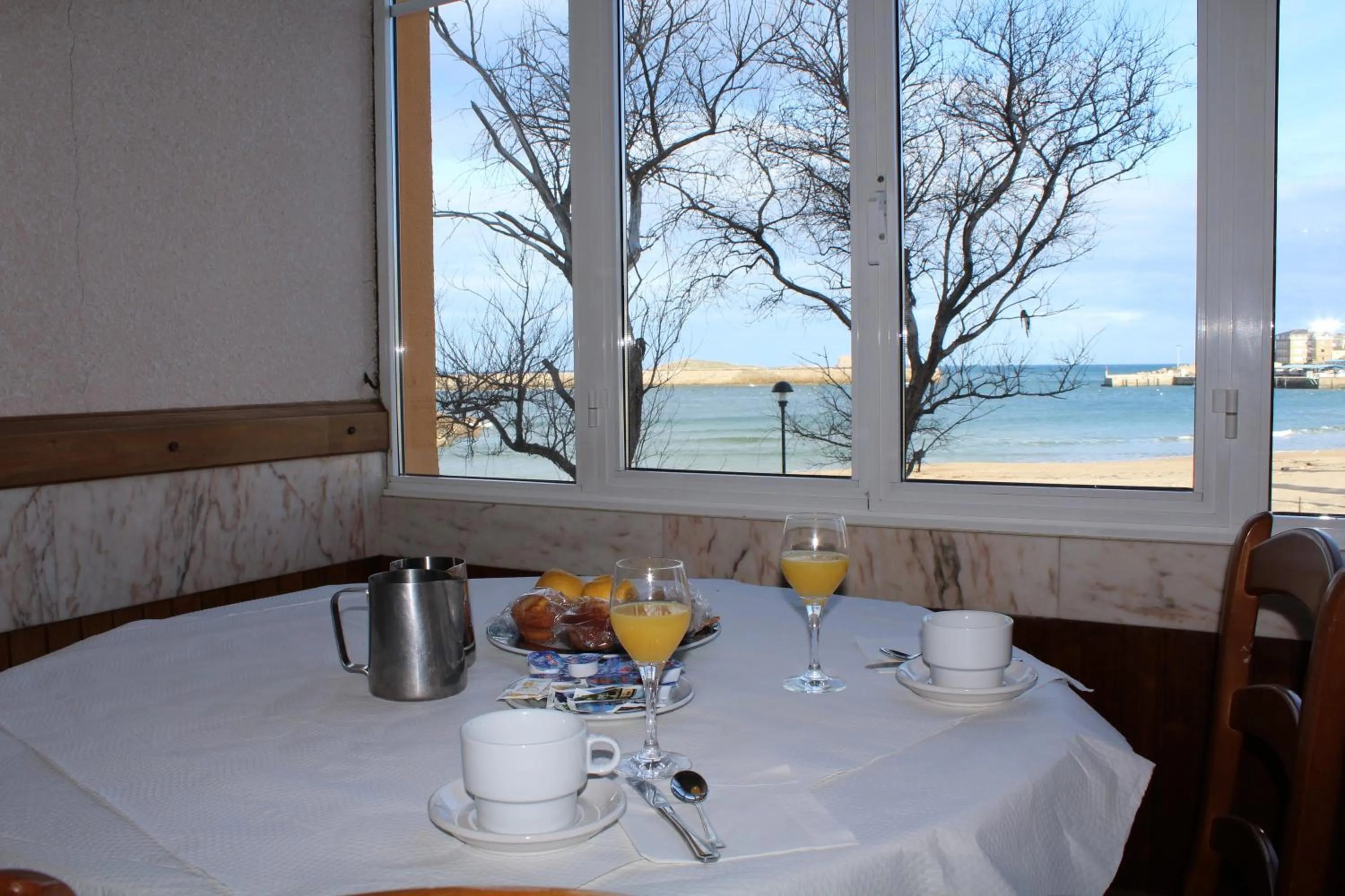 Restaurant/places to eat in Hostal Buenavista