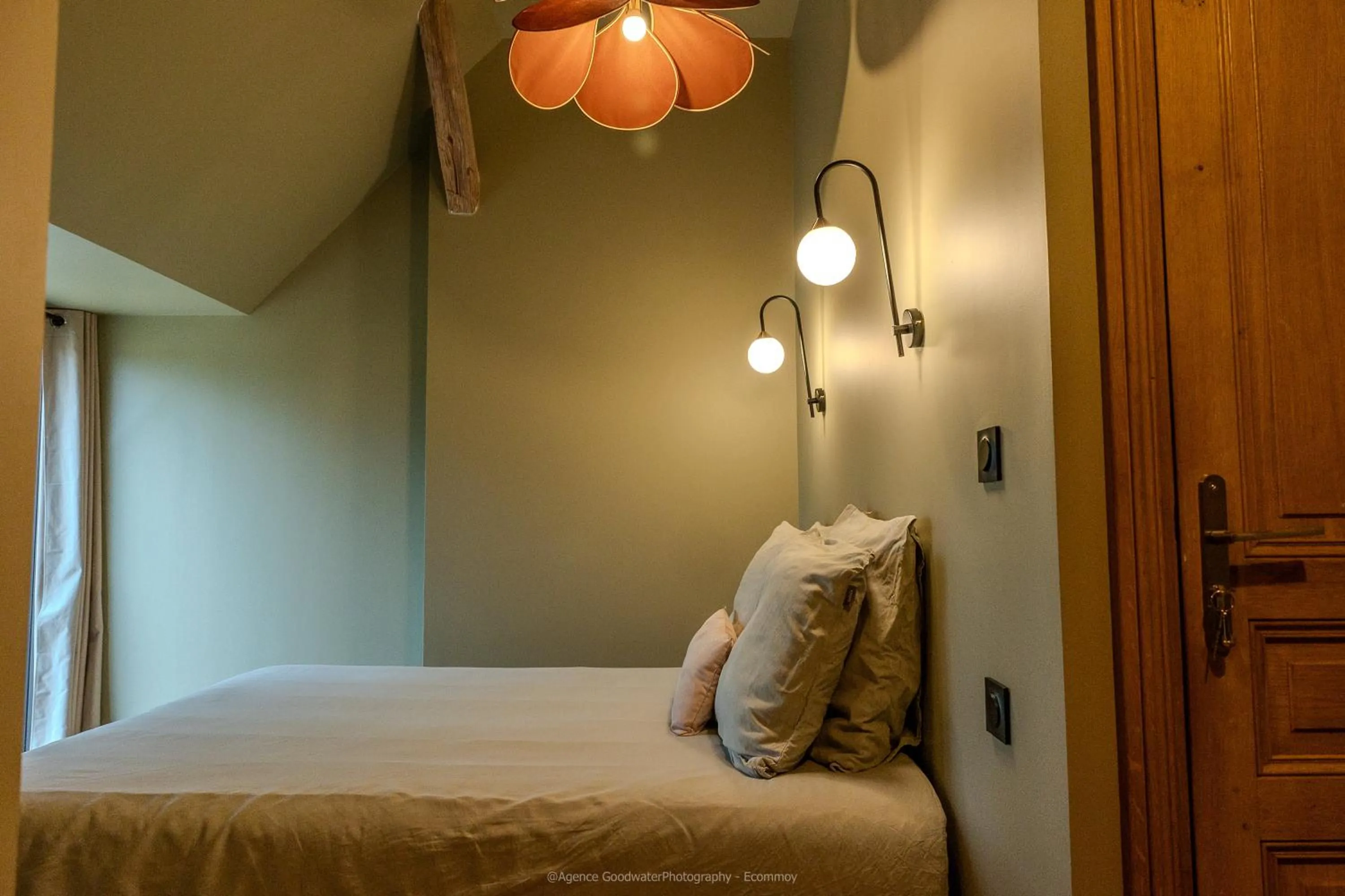 Bed in La Grange de Léonie Chambres d'hôtes Piscine et Spa Calme et à 5min A71 A20 A85