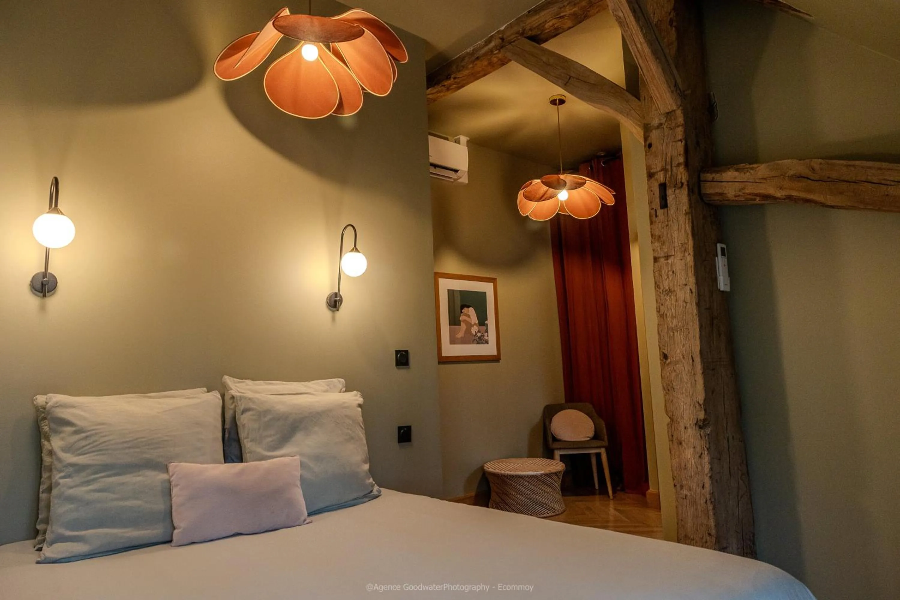 Bed in La Grange de Léonie Chambres d'hôtes Piscine et Spa Calme et à 5min A71 A20 A85