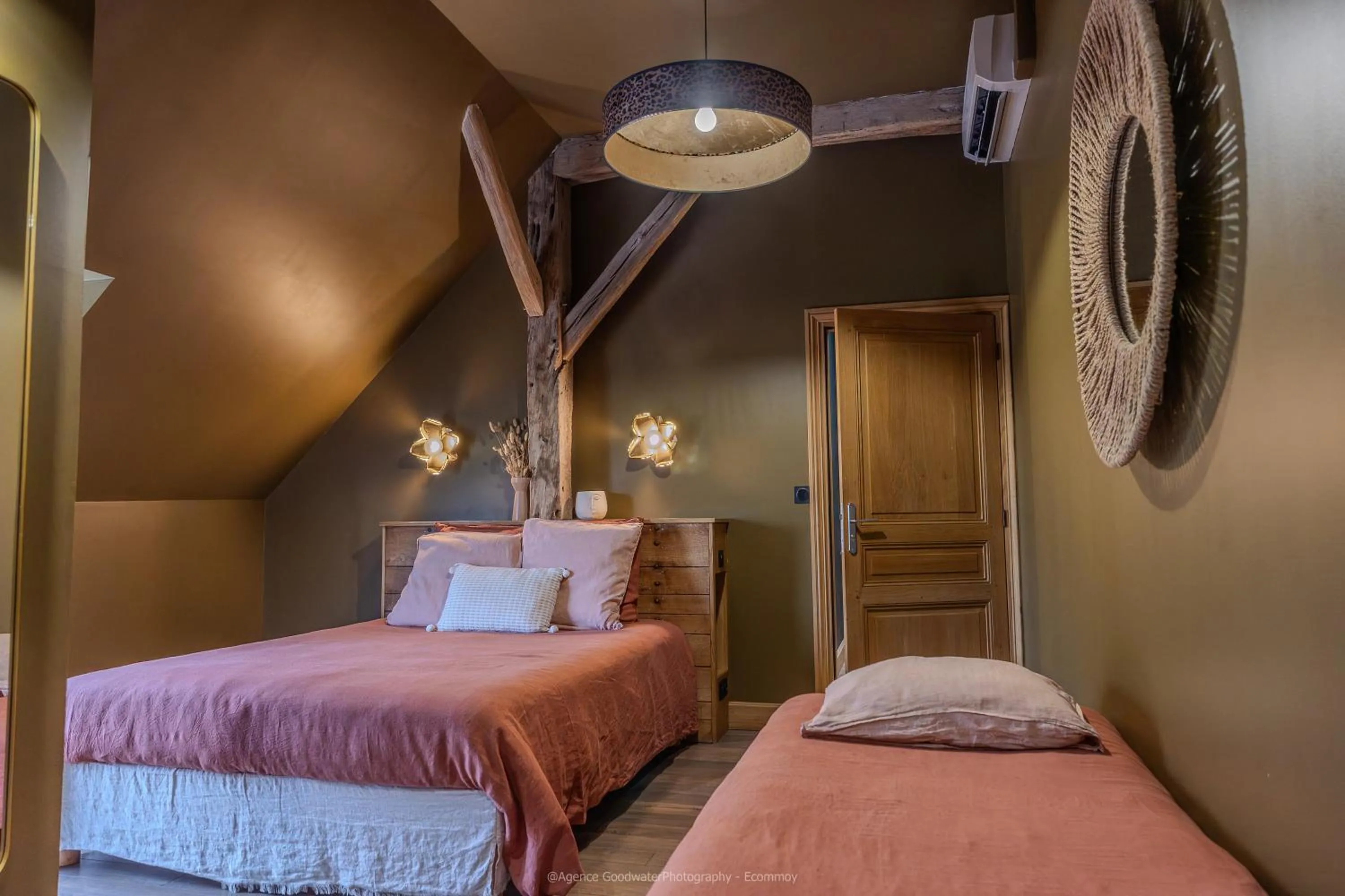 Bed in La Grange de Léonie Chambres d'hôtes Piscine et Spa Calme et à 5min A71 A20 A85