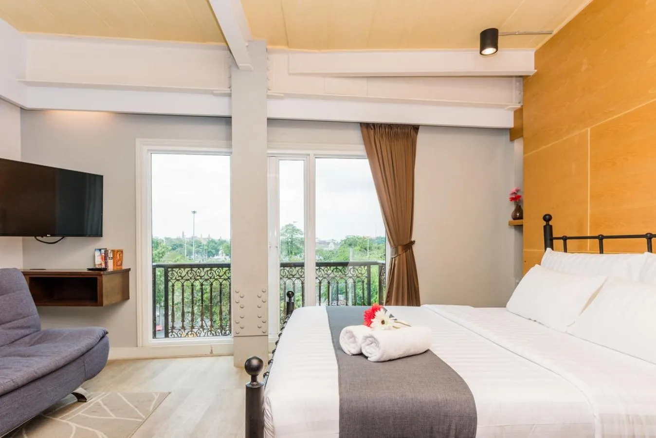 Bedroom, Bed in Dang Derm In The Park Khaosan