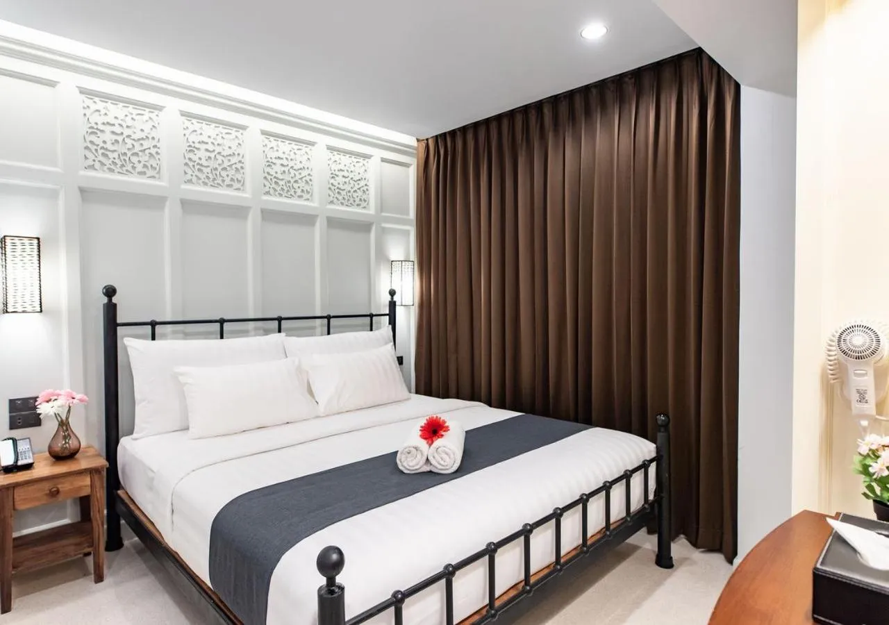 Bedroom, Bed in Dang Derm In The Park Khaosan
