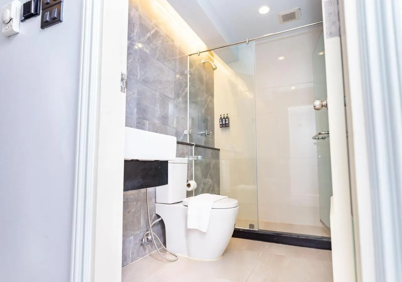 Bathroom in Dang Derm In The Park Khaosan