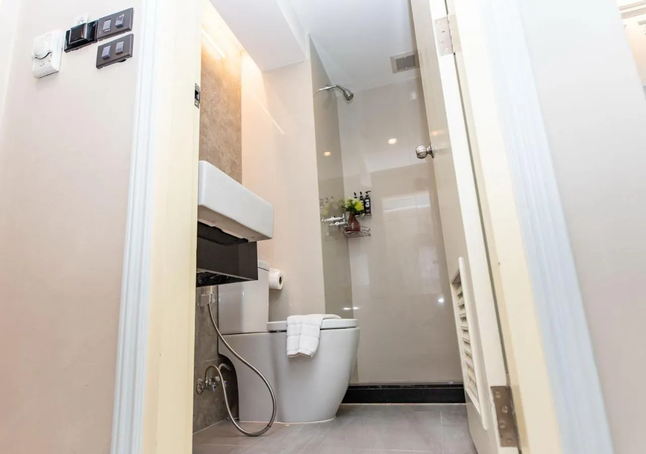 Bathroom in Dang Derm In The Park Khaosan