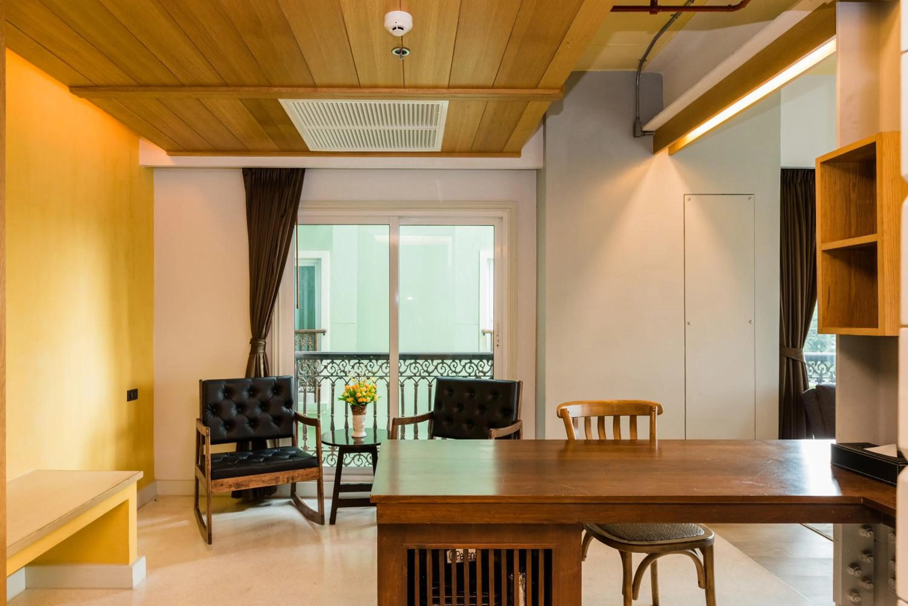 Seating area in Dang Derm In The Park Khaosan