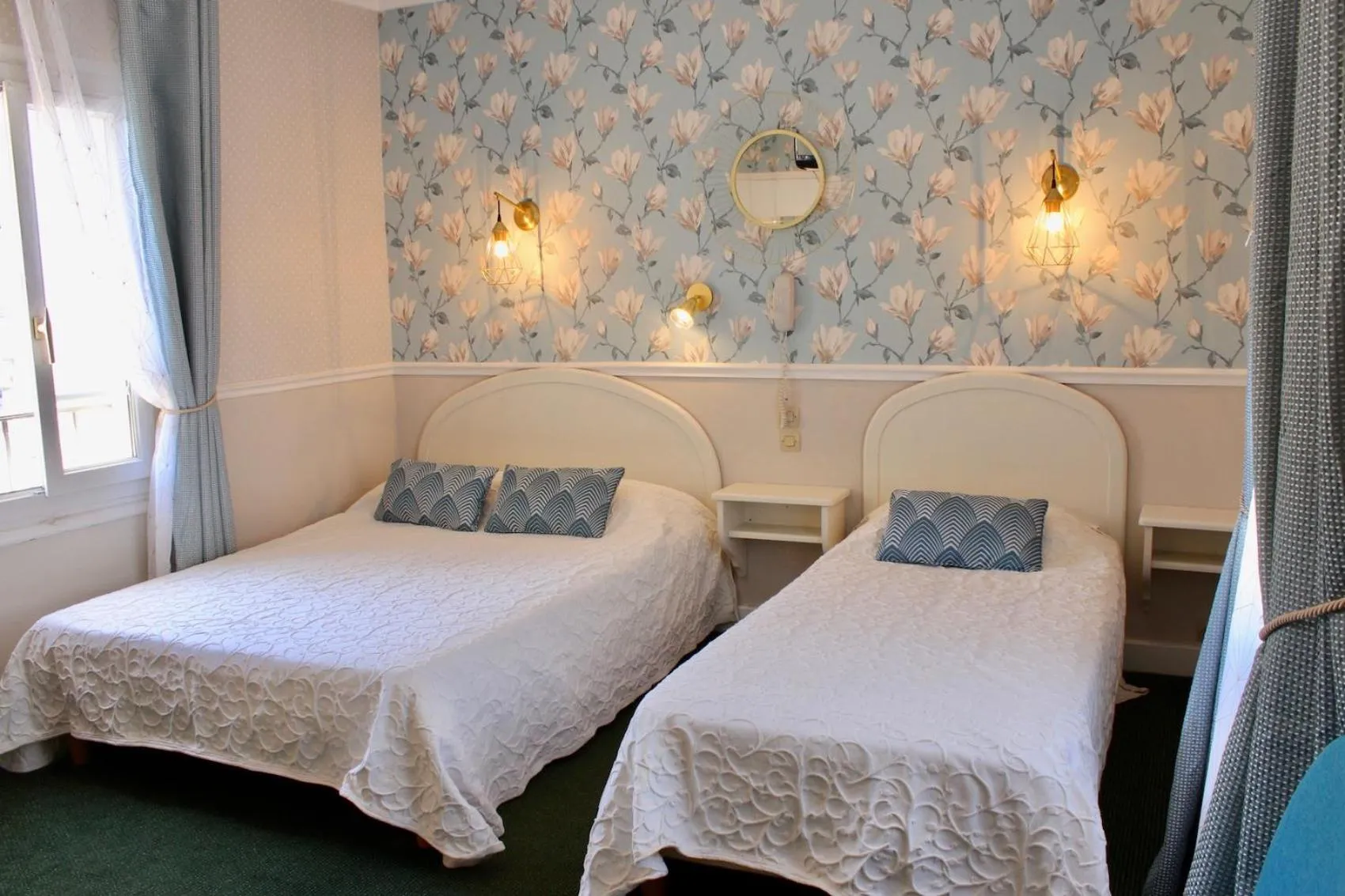 Photo of the whole room, Bed in Hôtel Chopin