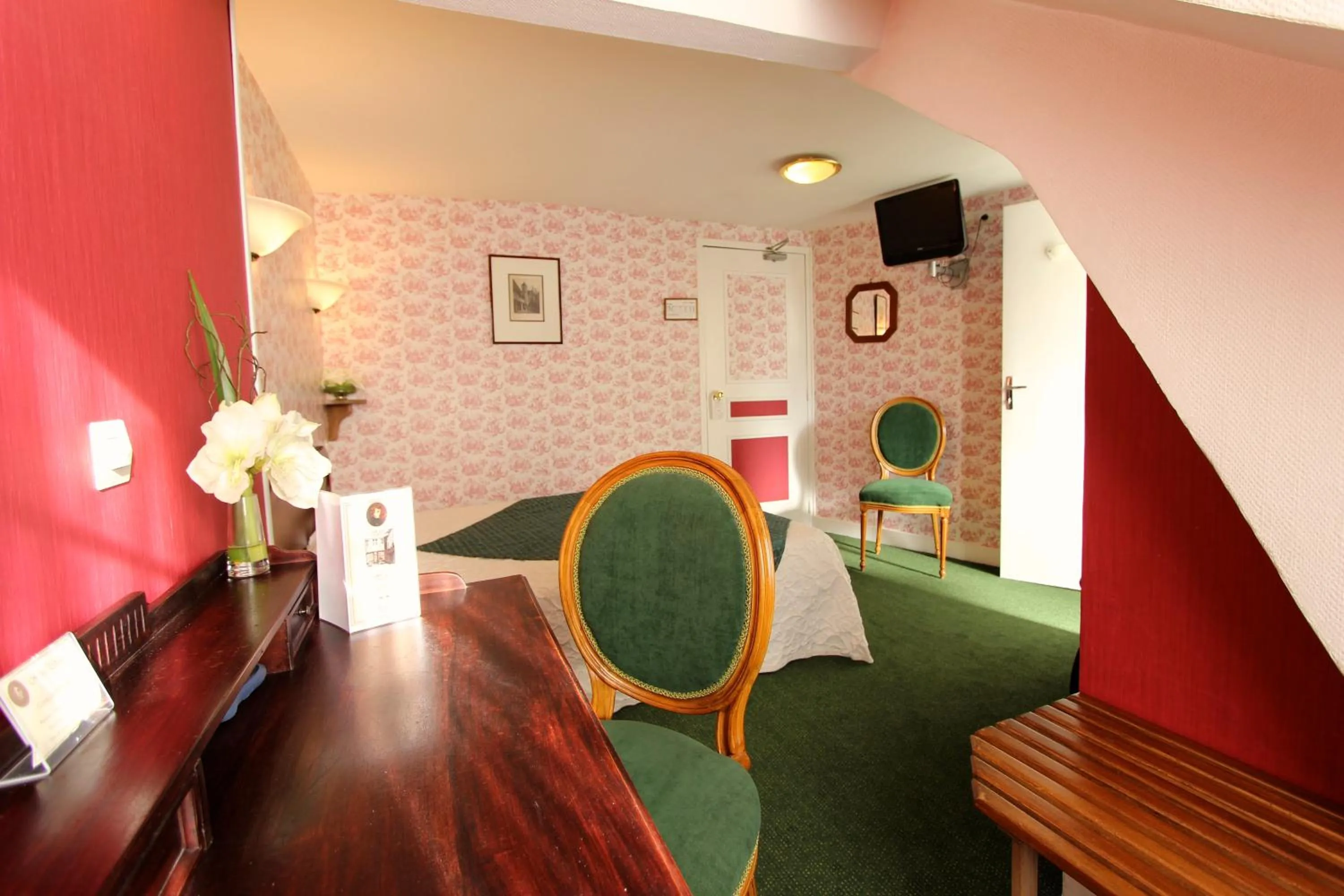 Photo of the whole room in Hôtel Chopin