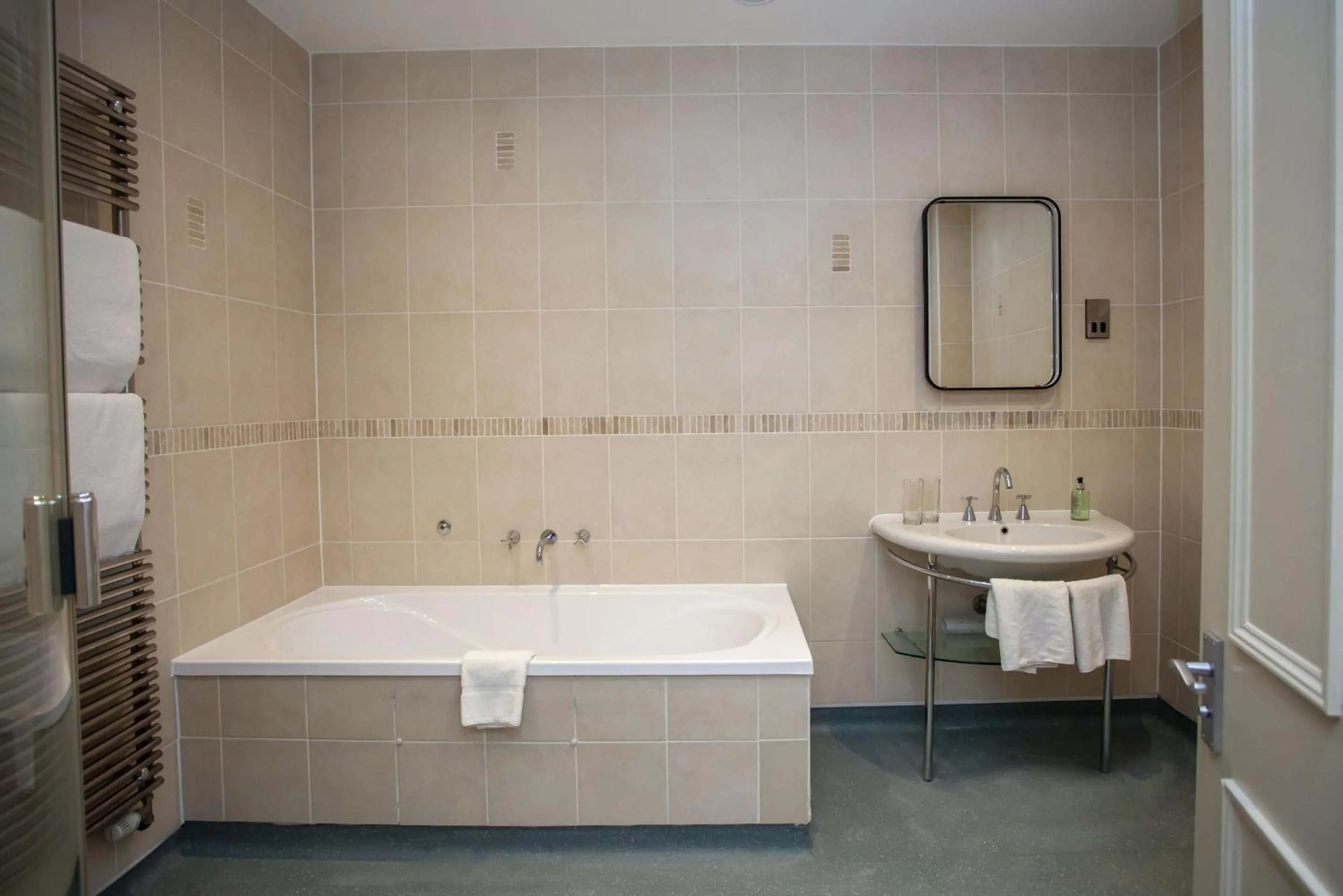 Bathroom in The Woodborough Inn