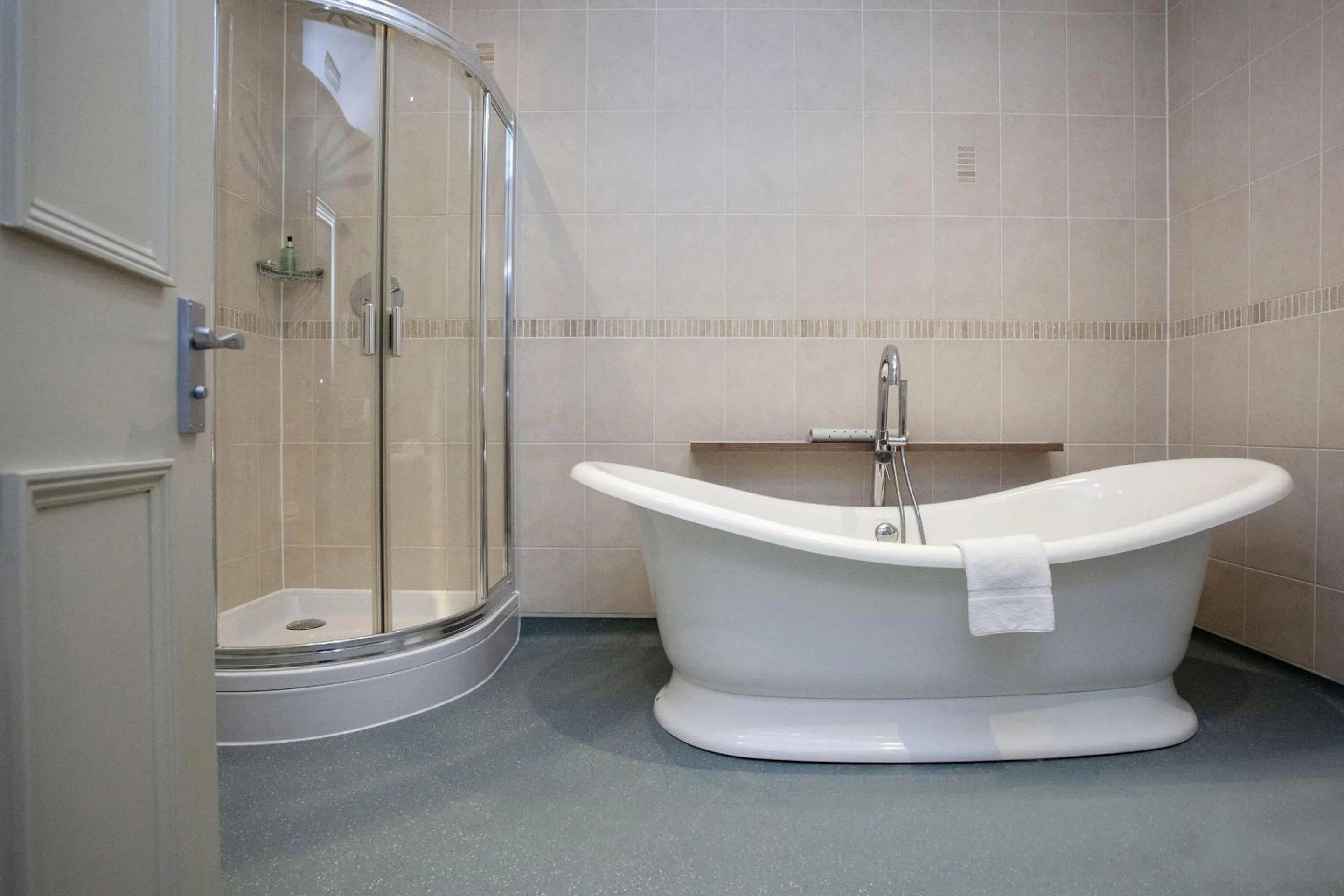 Bathroom in The Woodborough Inn