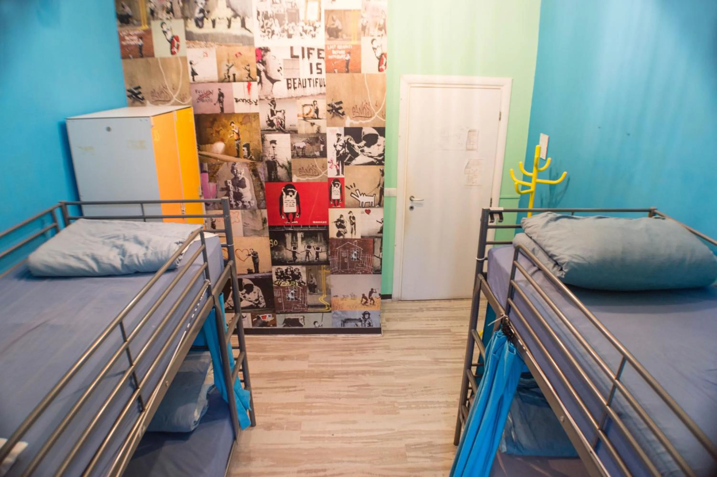Bed in 4-Bed Mixed Dormitory Room in Victoria House Hostel