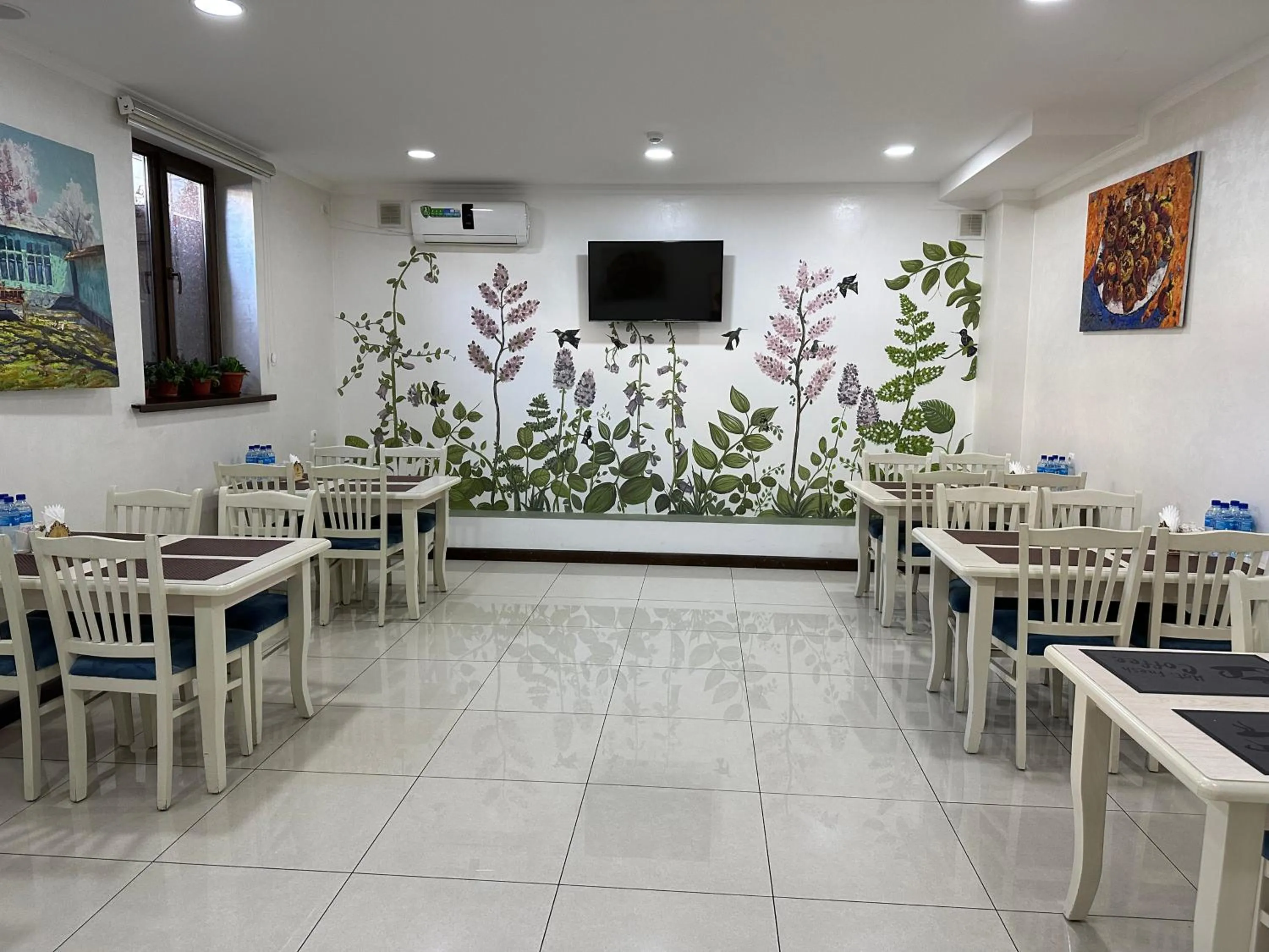 Restaurant/places to eat in Grand ART