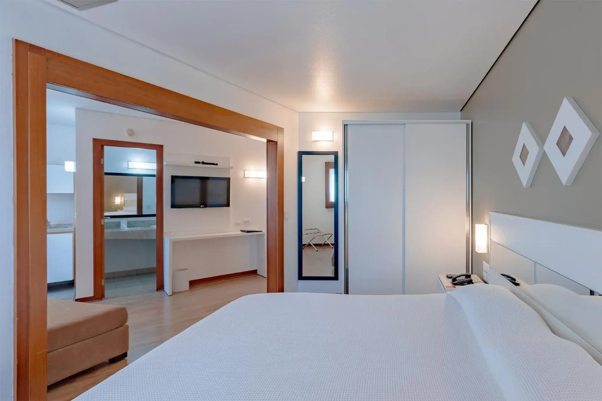 Photo of the whole room, Bed in Bristol Brasil 500 Curitiba Batel Photo of the whole room, Bed in Bristol Brasil 500 Curitiba Batel