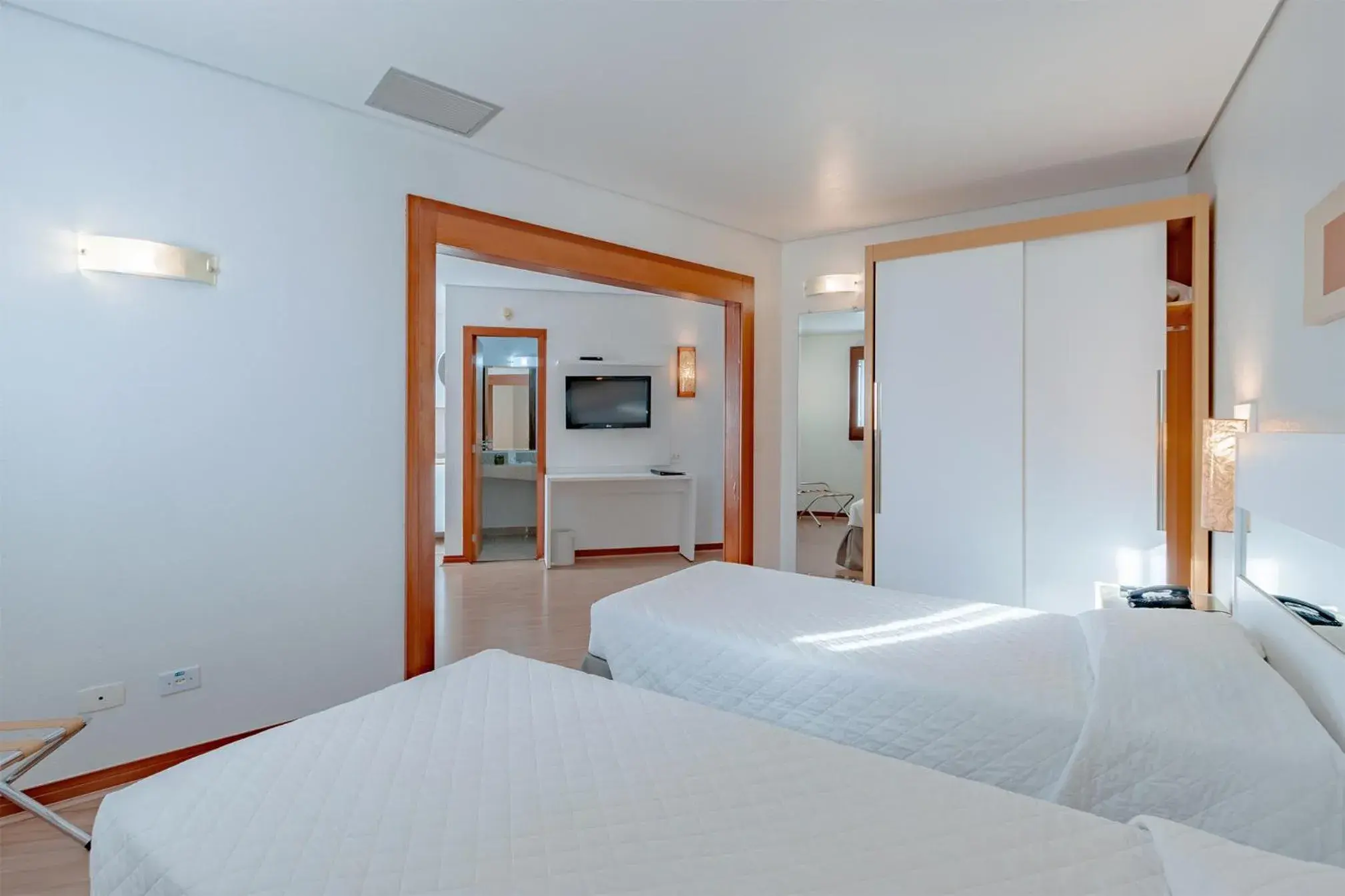 Photo of the whole room, Bed in Bristol Brasil 500 Curitiba Batel Photo of the whole room, Bed in Bristol Brasil 500 Curitiba Batel