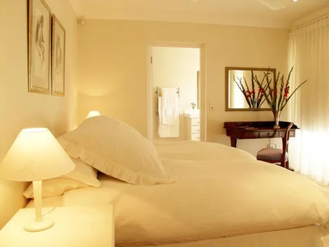 Bed in Isola Bella Guest House