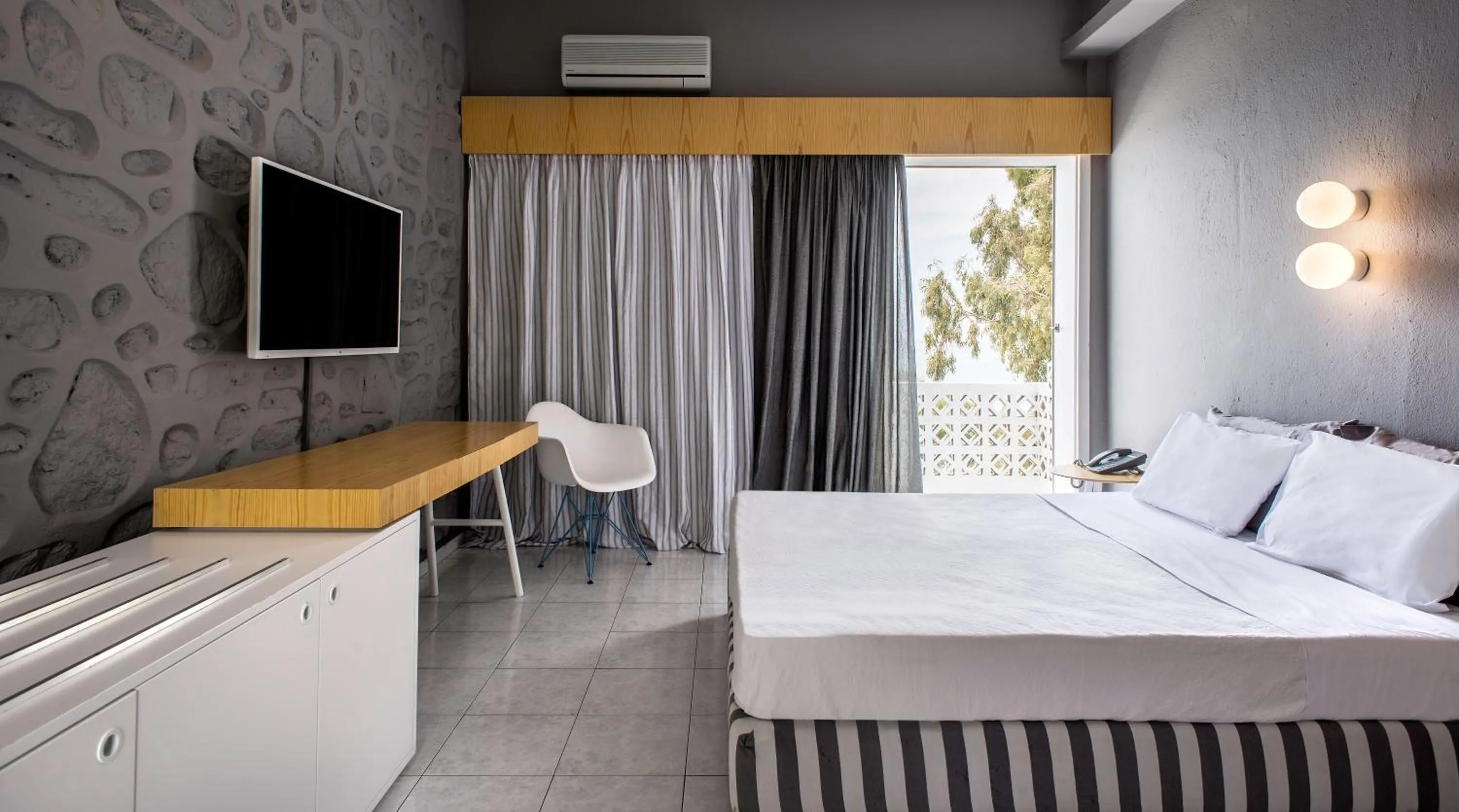 Communal lounge/ TV room, Bed in Alkistis Beach Hotel - Designed for Adults