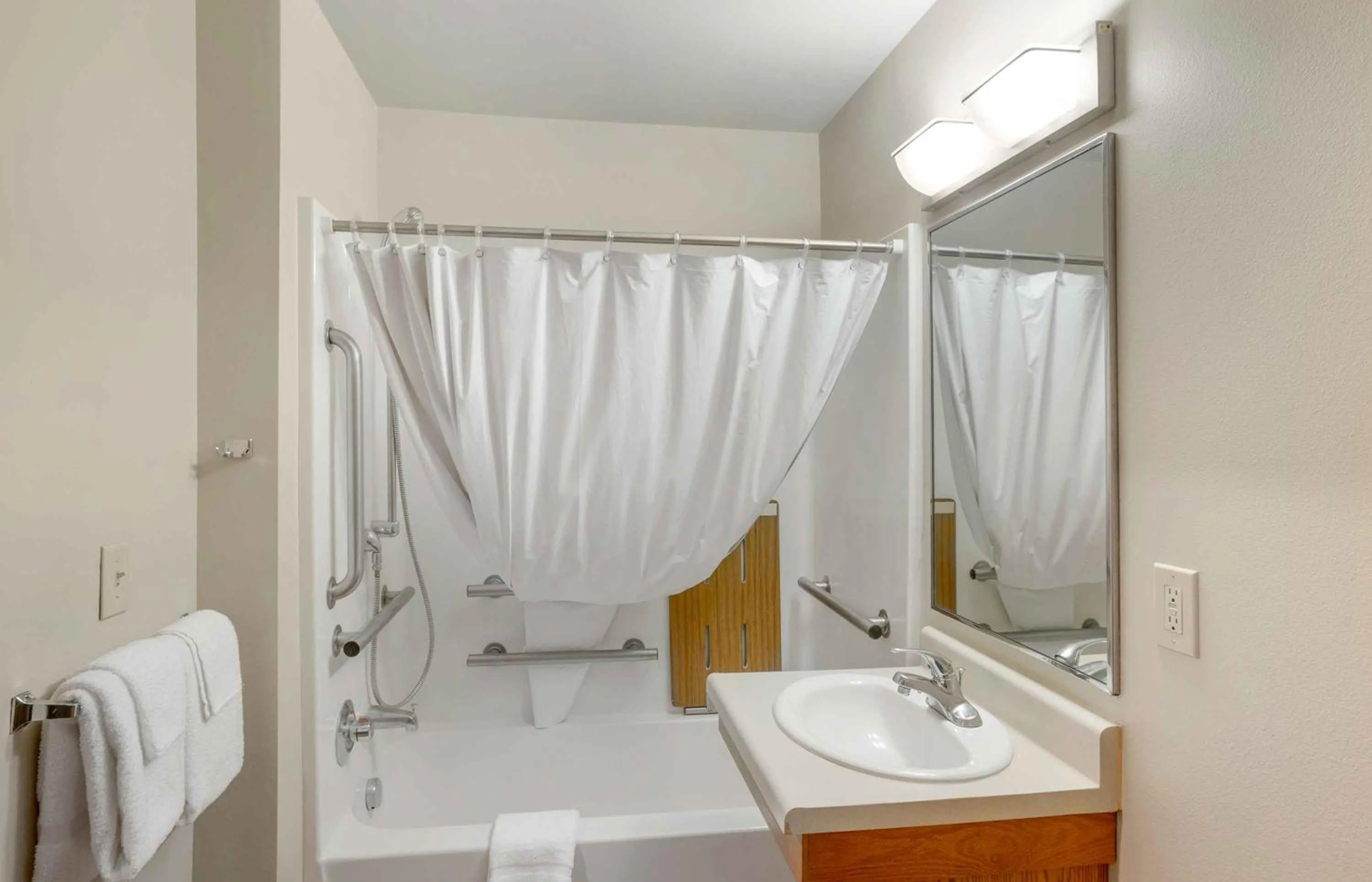 Bathroom in Extended Stay America Suites - Donaldsonville - Gonzales