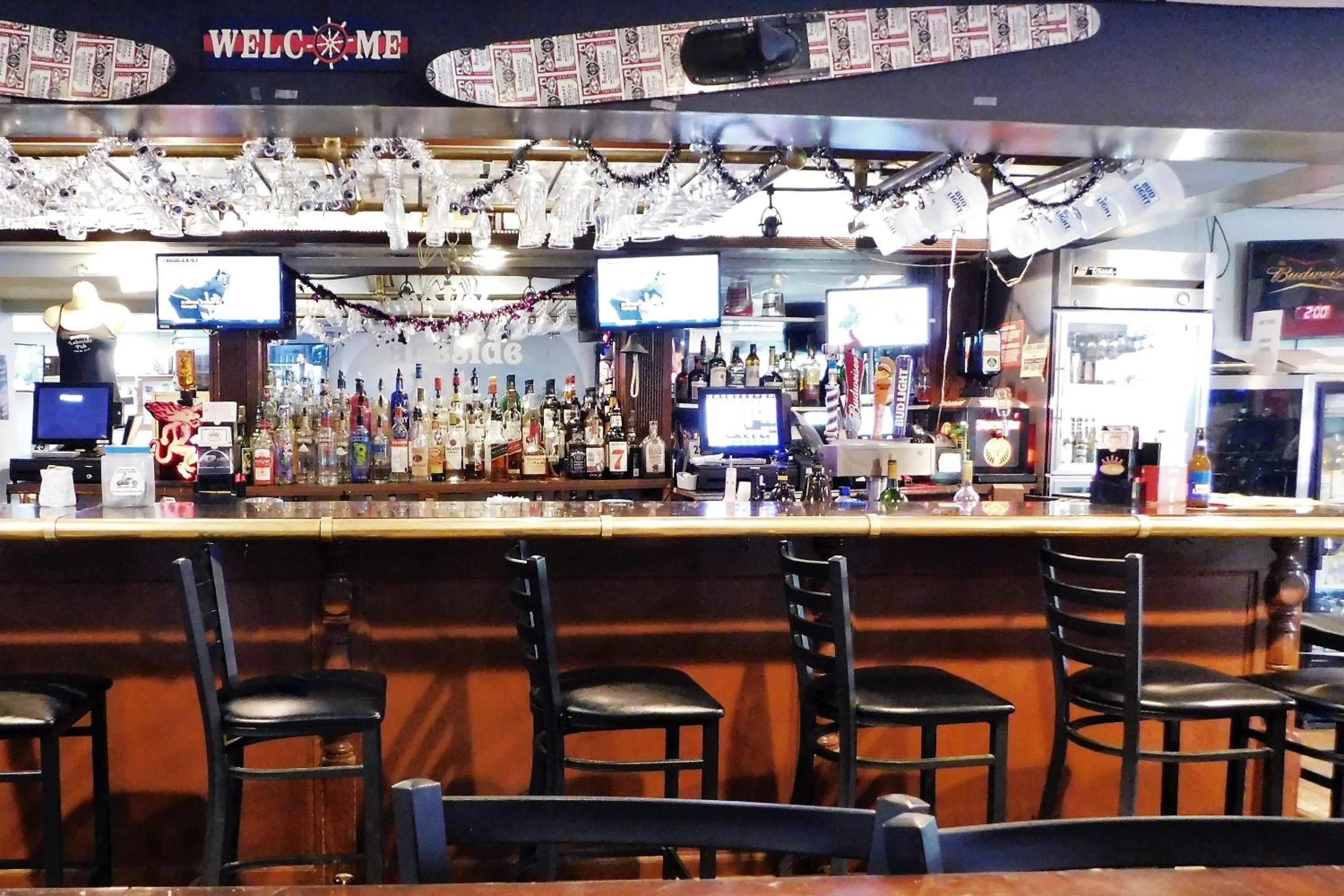 Restaurant/places to eat in Lakeview Inn