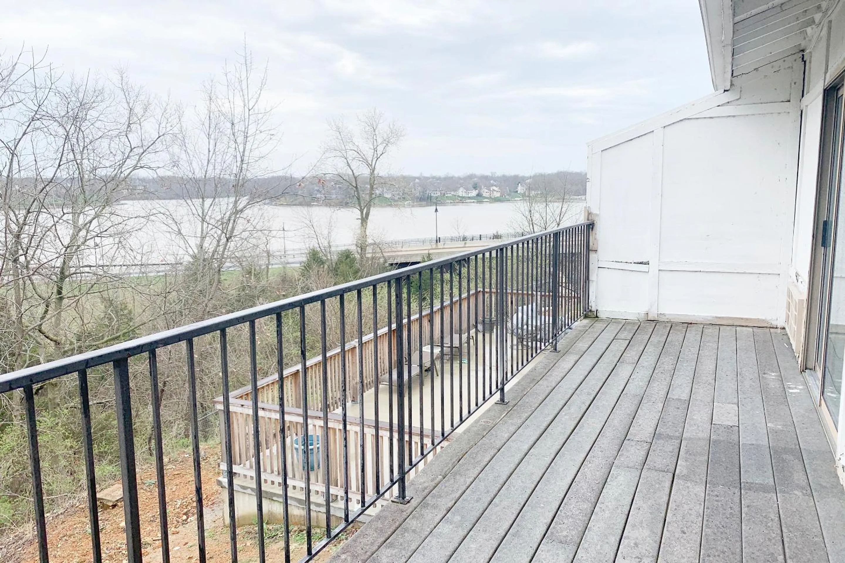 Balcony/Terrace in Lakeview Inn