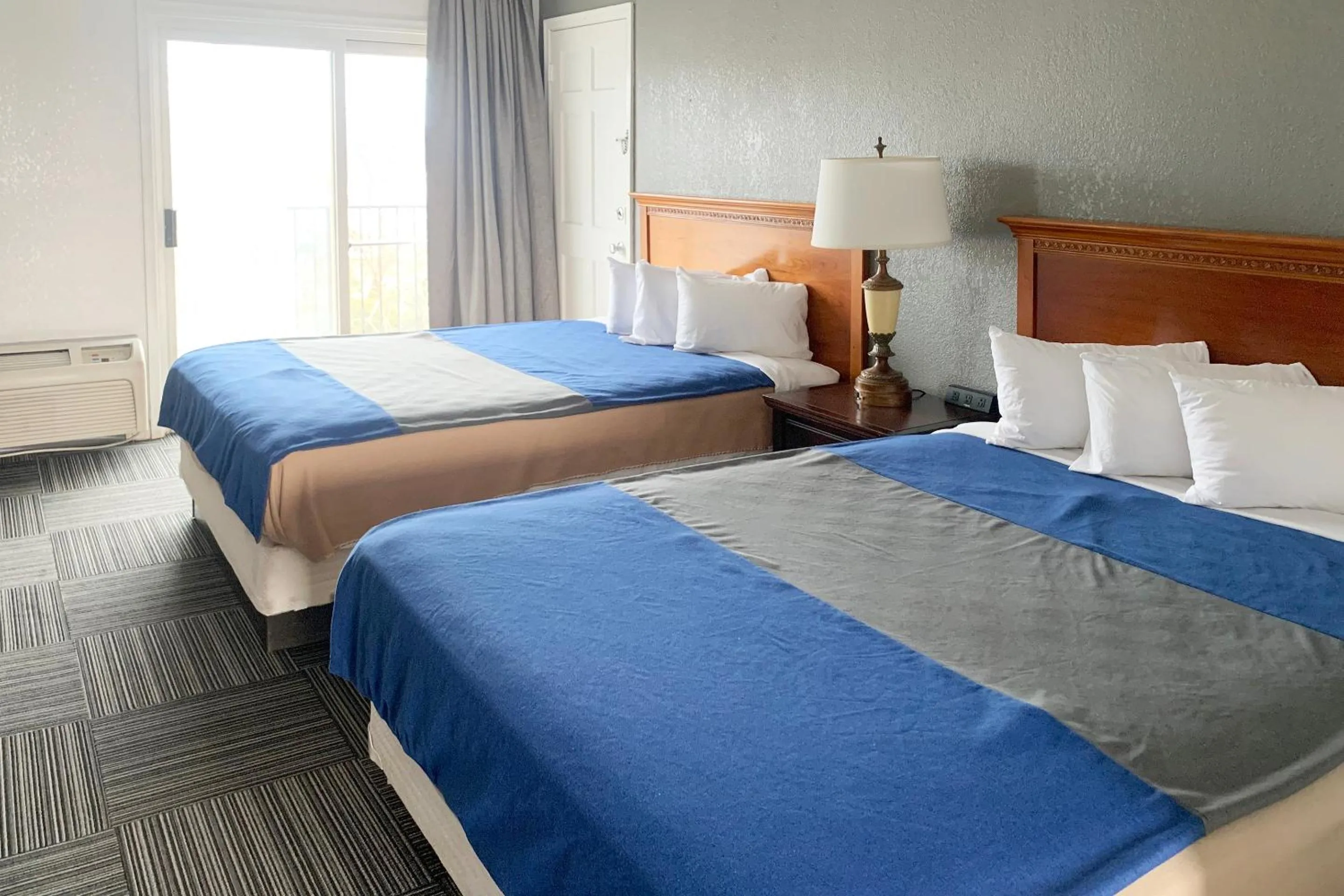 Bedroom in Lakeview Inn