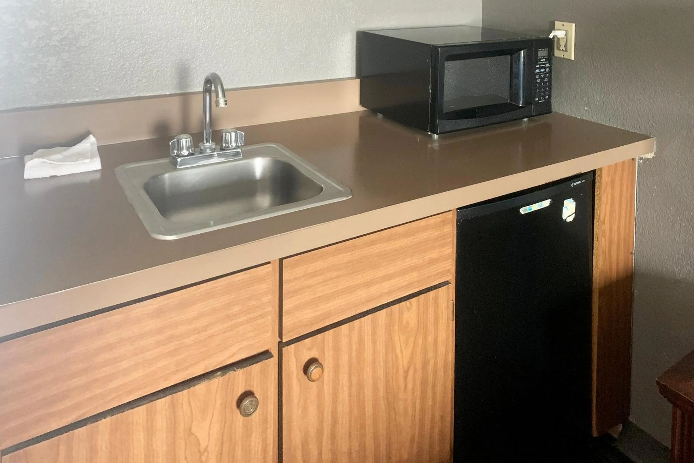 Kitchen or kitchenette in Lakeview Inn