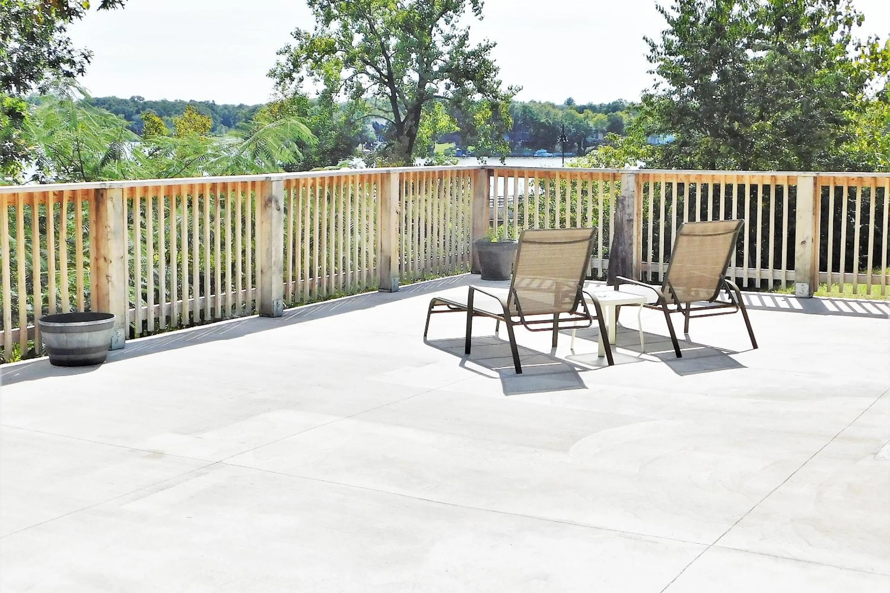 Balcony/Terrace in Lakeview Inn