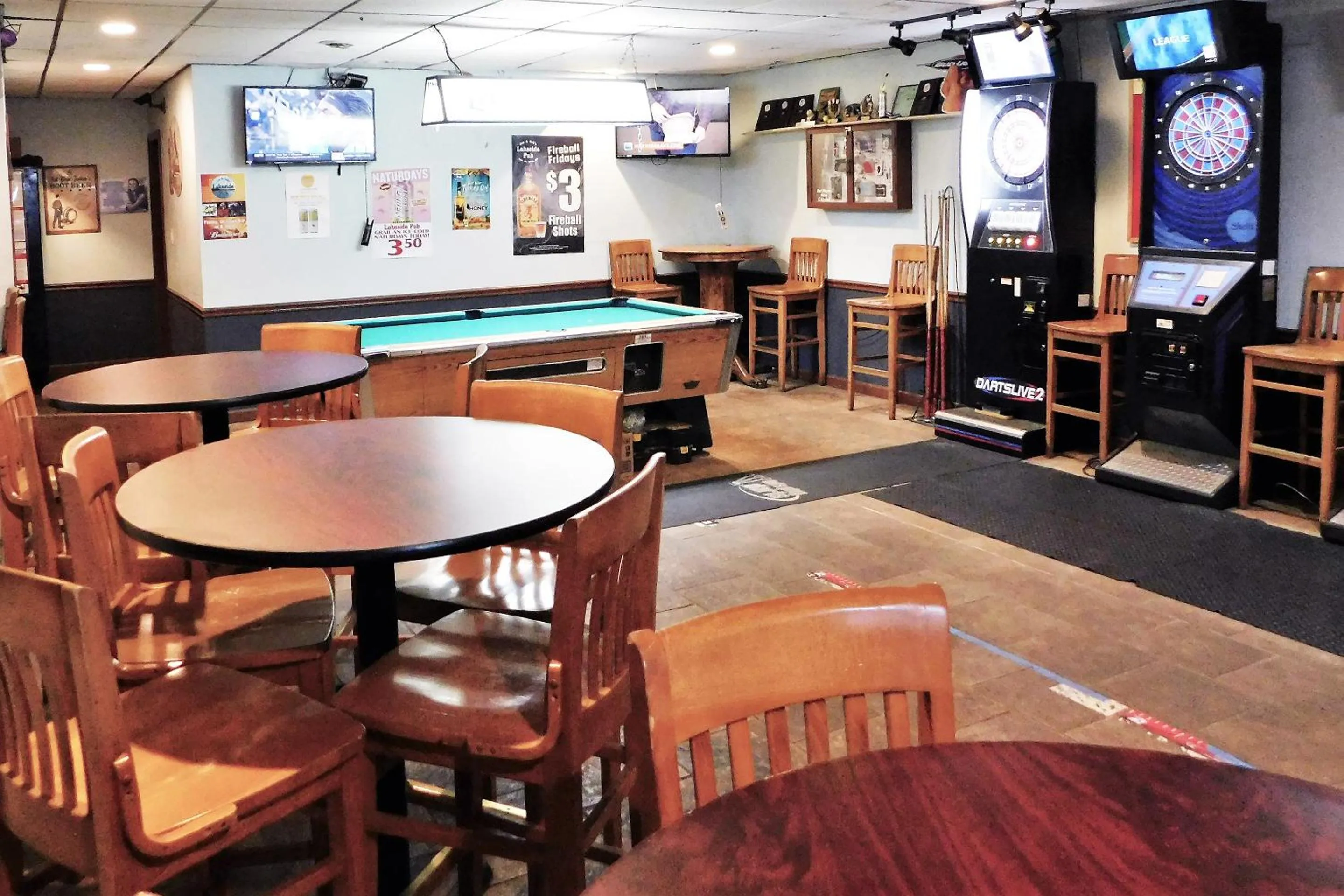 Lounge or bar in Lakeview Inn