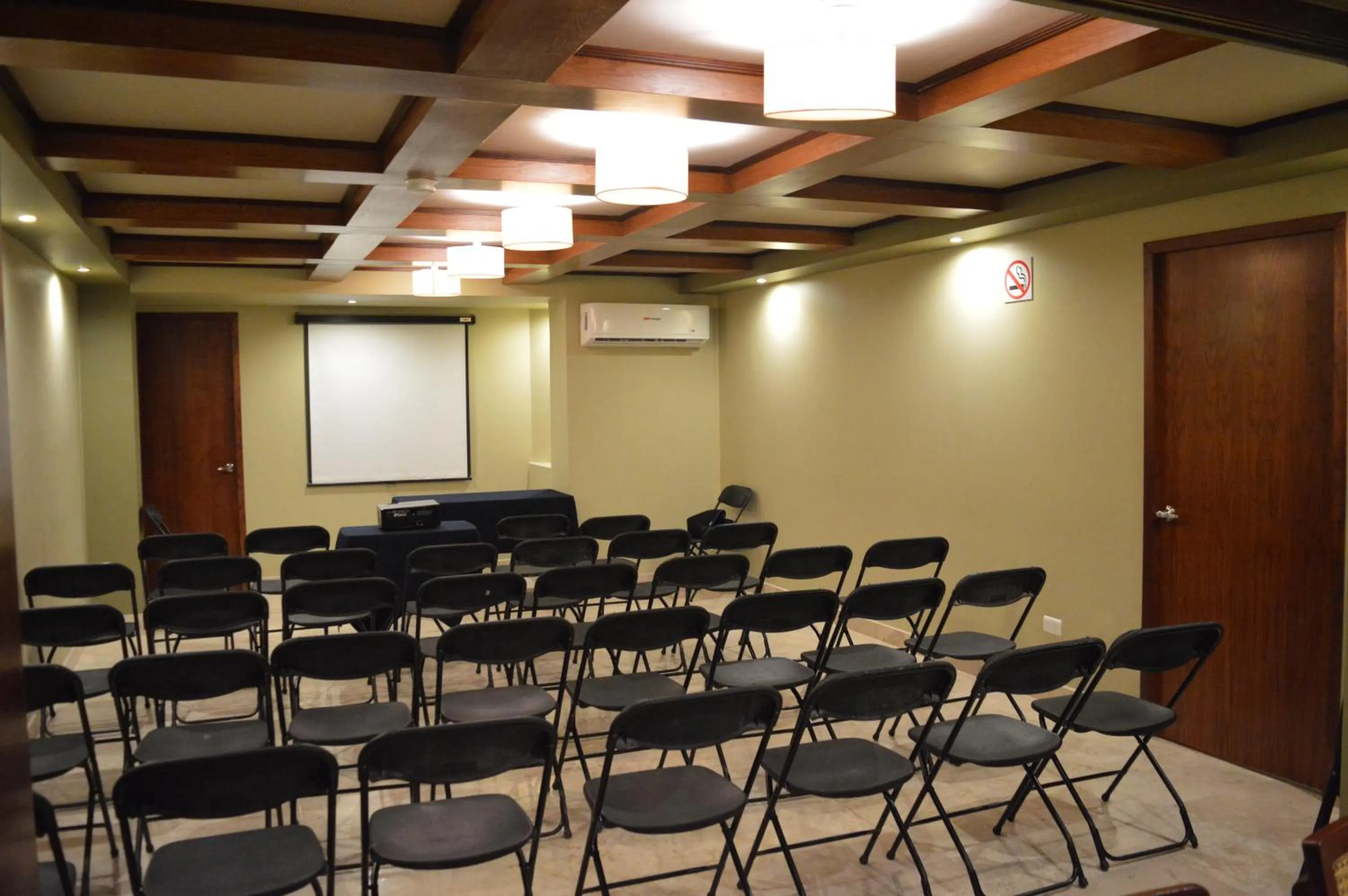 Communal lounge/ TV room in Hotel Posada del Virrey