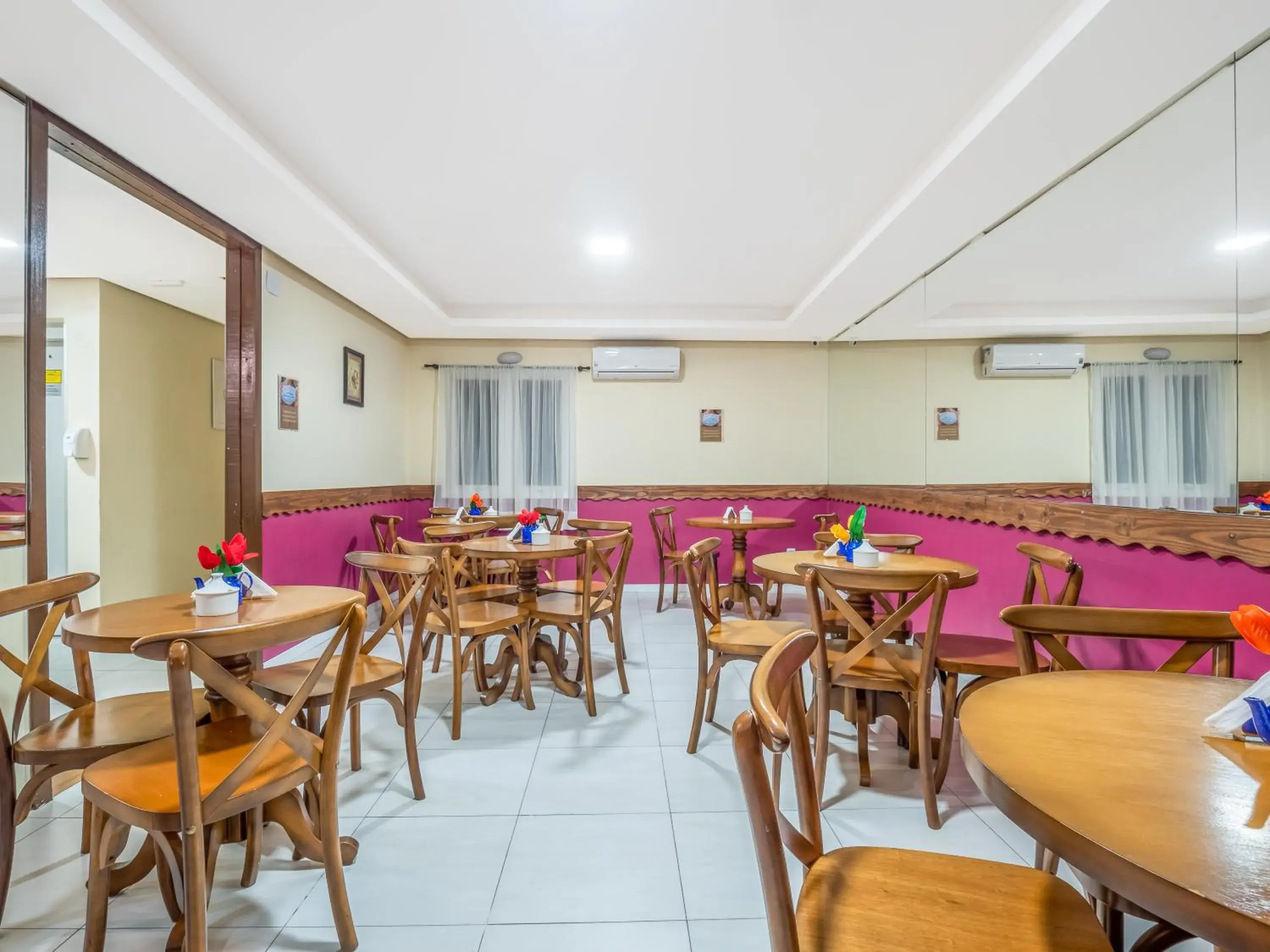 Restaurant/places to eat in Alameda Alegra Hotel Restaurant/places to eat in Alameda Alegra Hotel